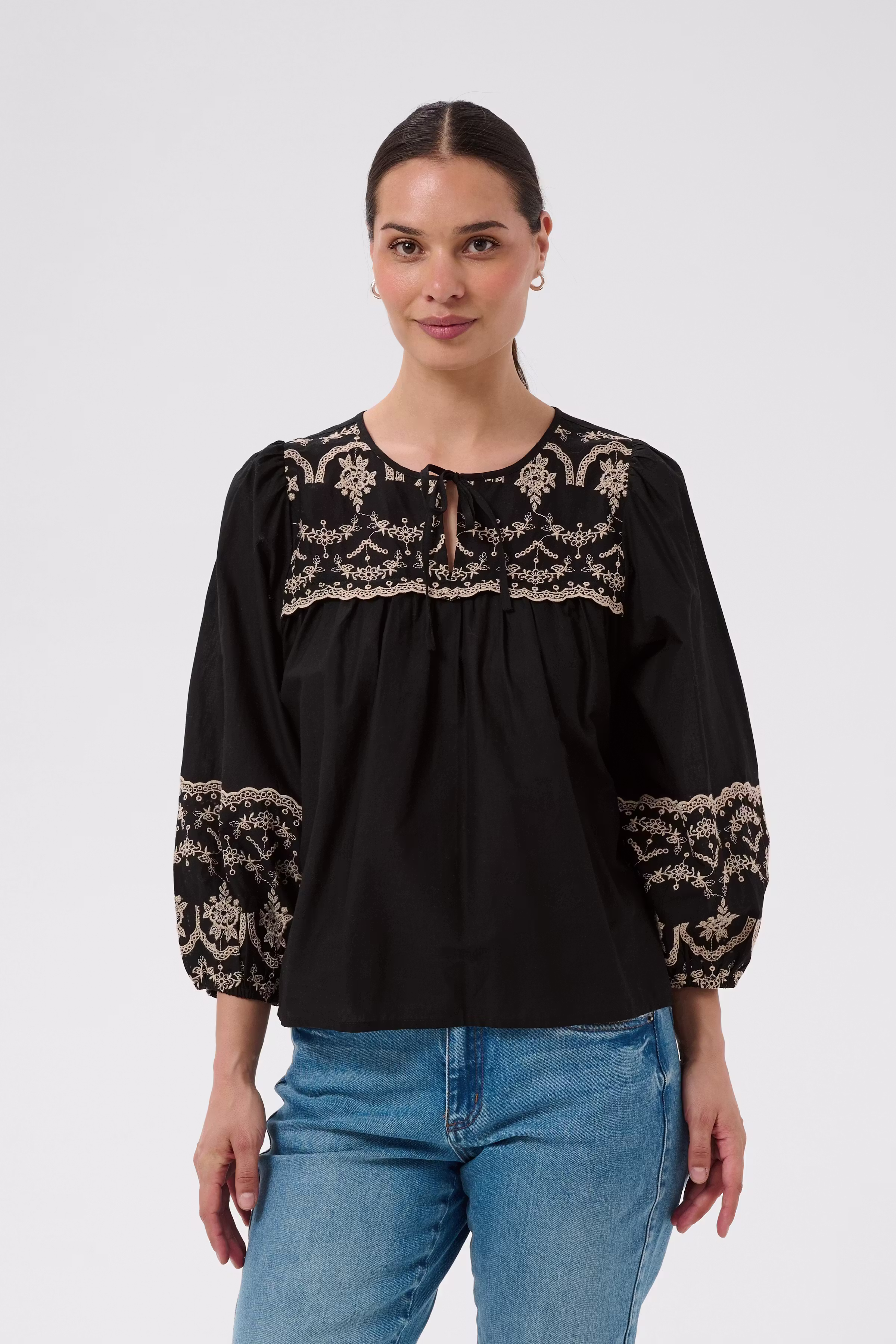 KAkis Bluse LOOKBOOK FRONT 10511878-100121