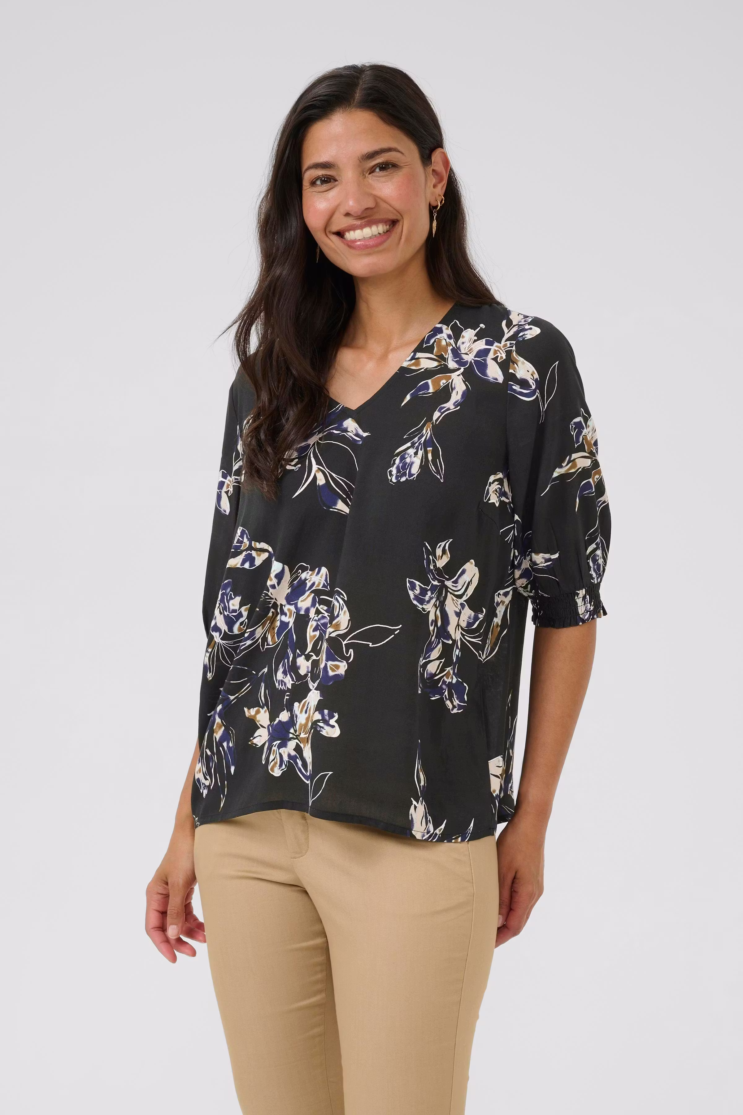 BPtrudy Bluse LOOKBOOK FRONT 40200012-108403
