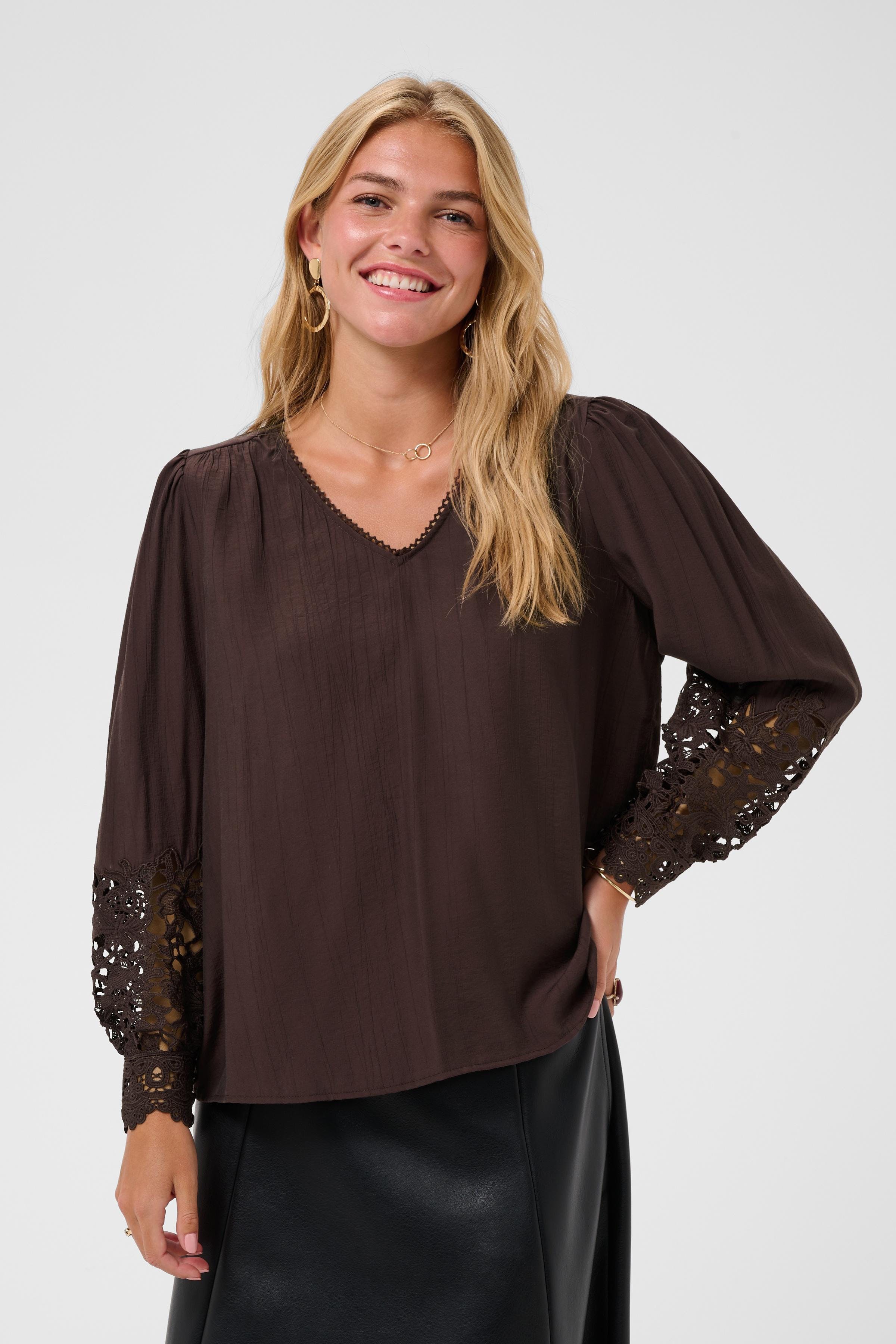 CRTina Blouse LOOKBOOK FRONT 10614427-191016