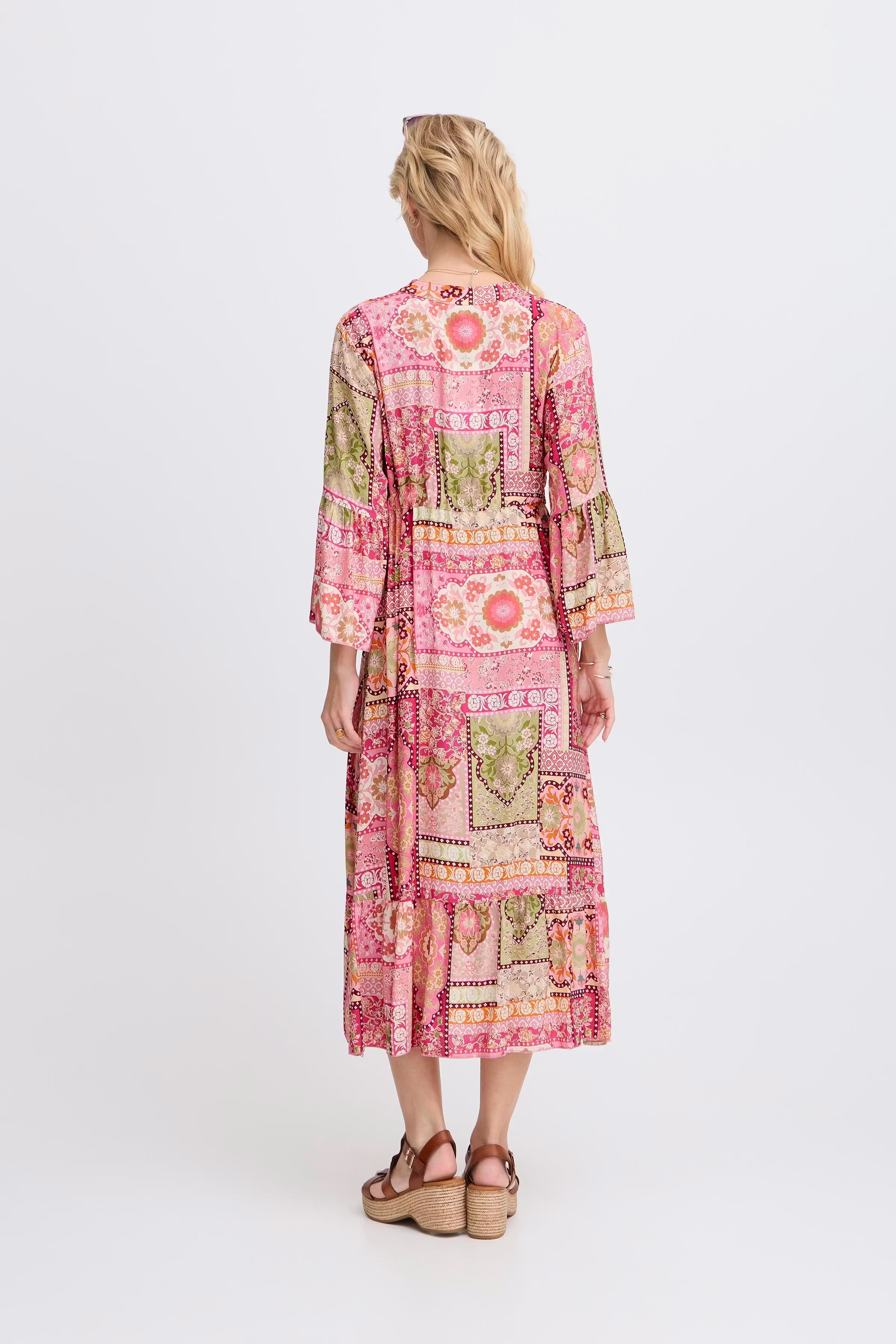 SBGITI Kjole LOOKBOOK BACK 22101034-182133