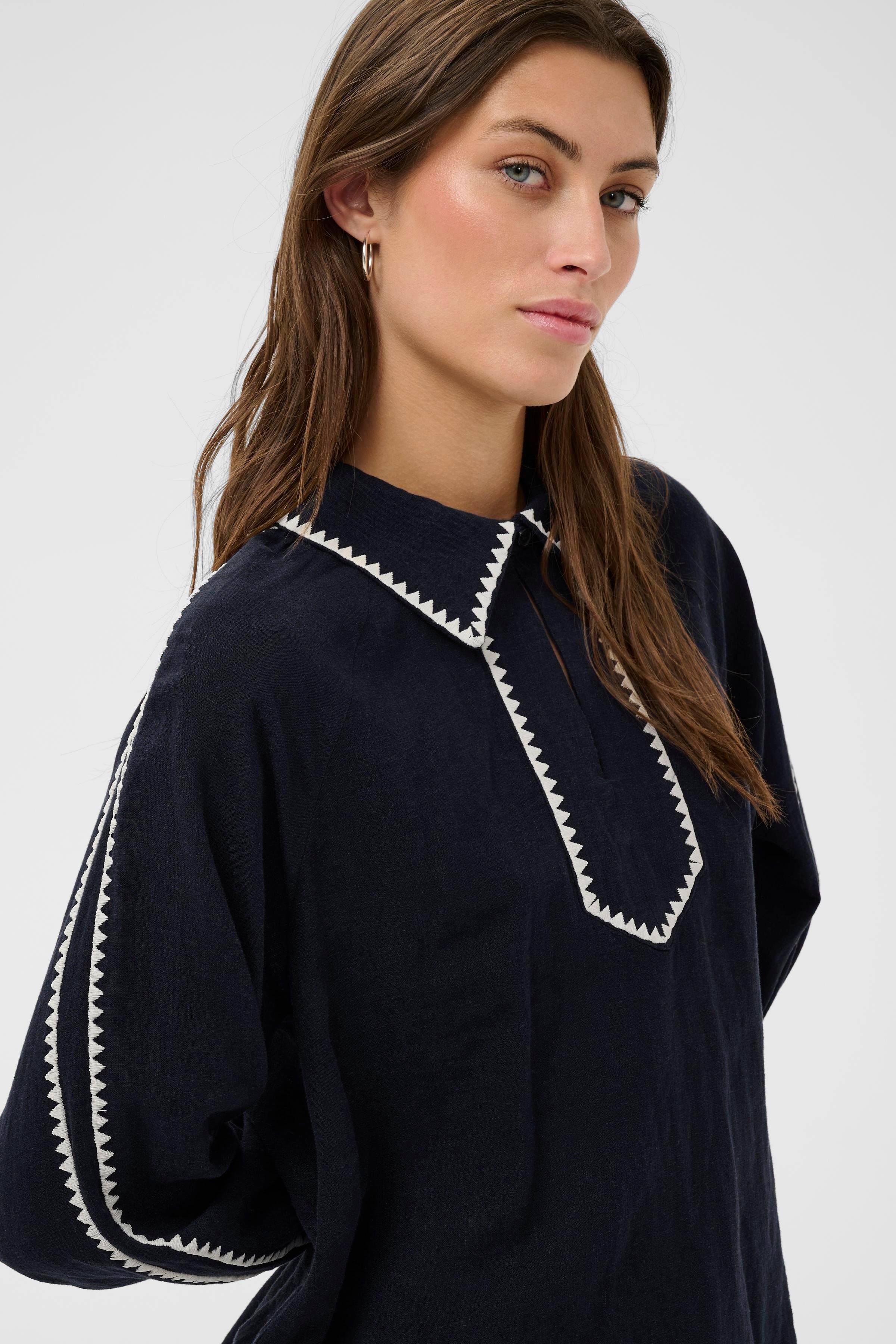 AimyPW Bluse LOOKBOOK DETAIL 30310419-194109