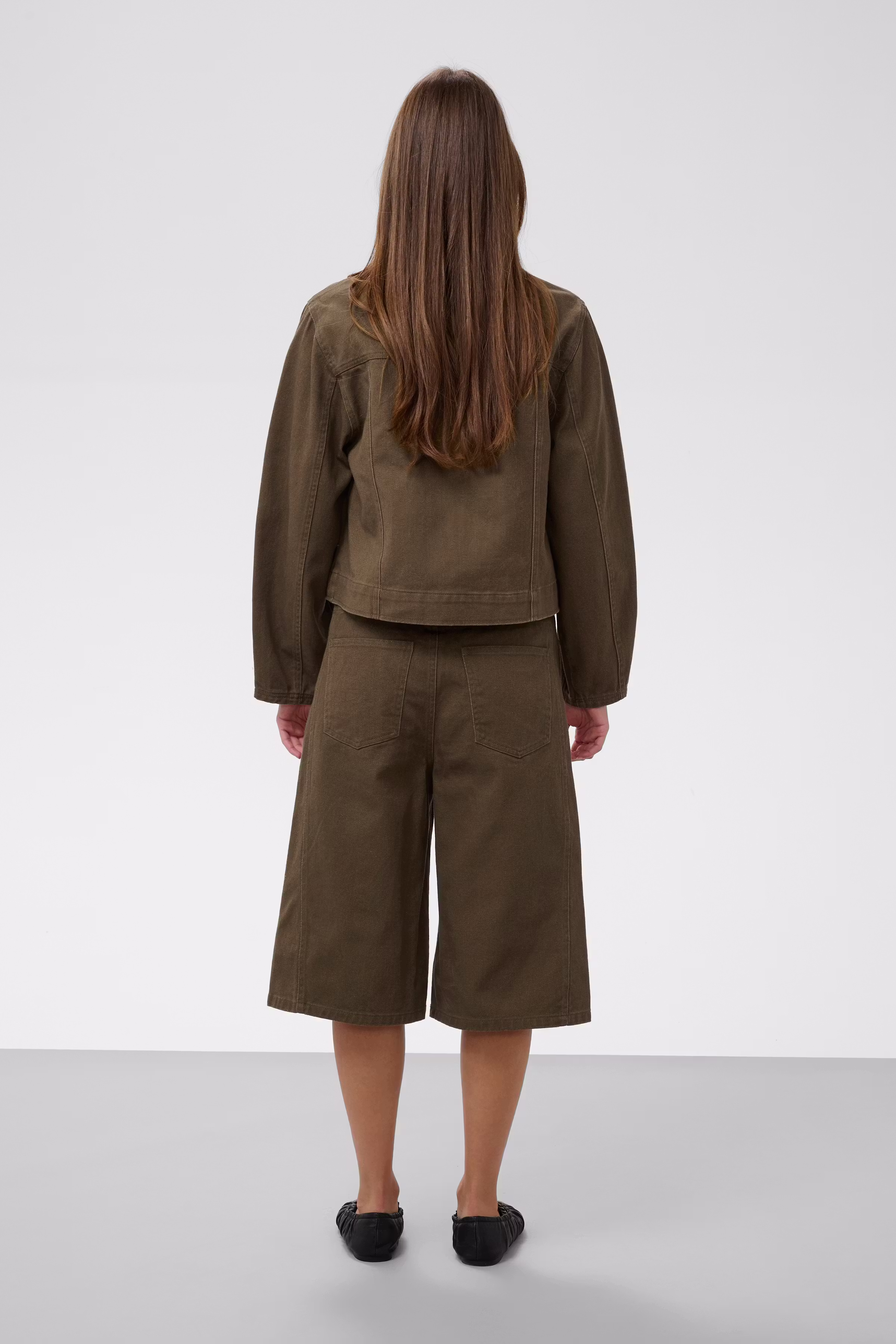 SLSanaga LOOKBOOK BACK 30409344-190618
