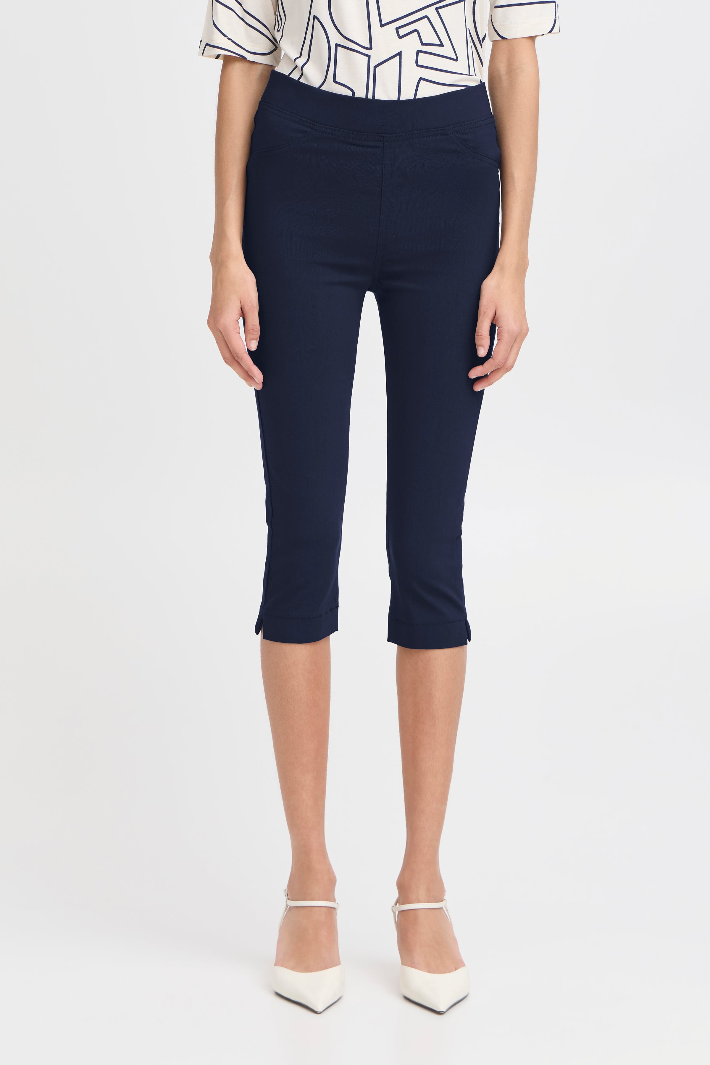 BYKEIRA Caprihose LOOKBOOK FRONT 20805612-194020