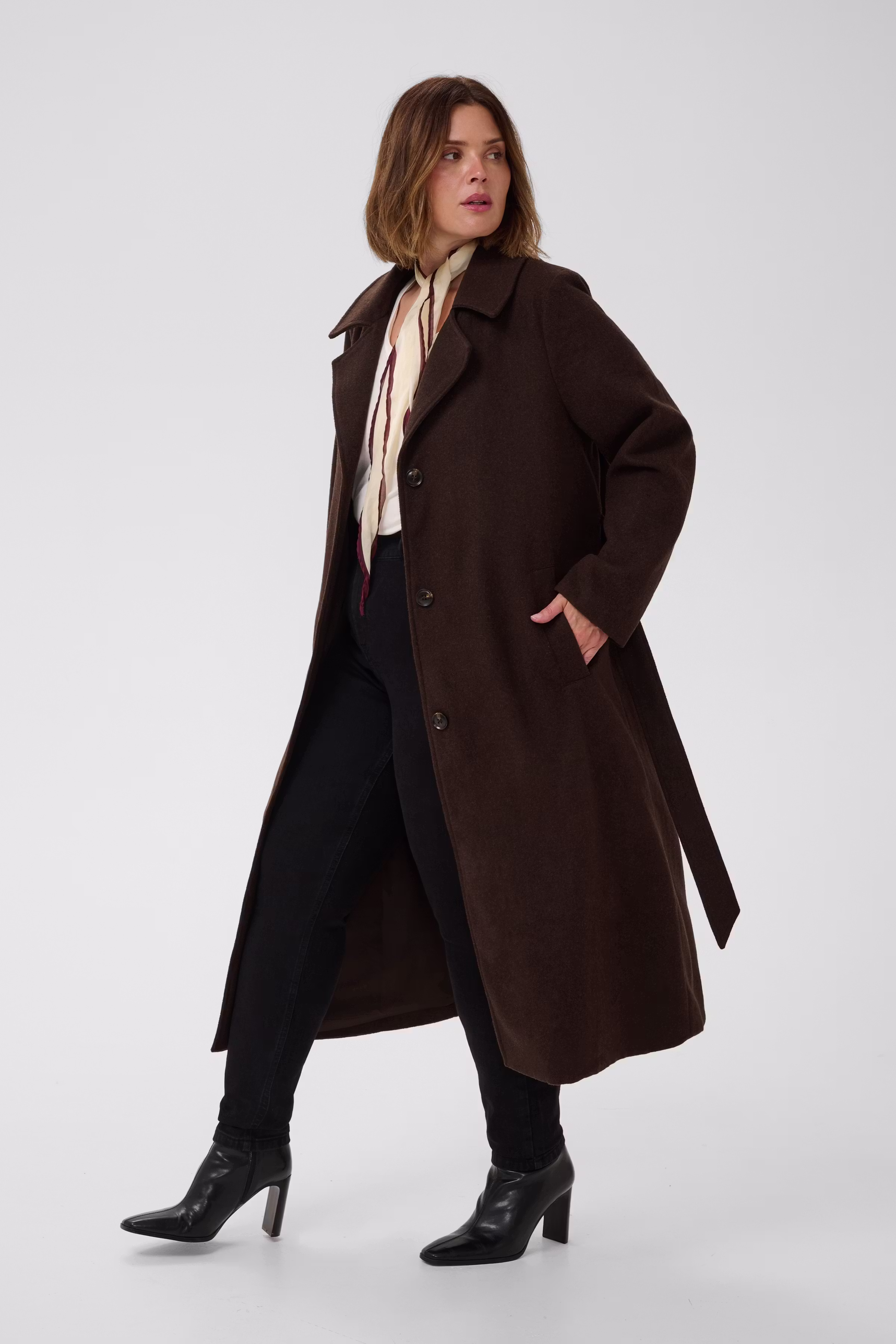 KCnanny Mantel LOOKBOOK FRONT 10583876-190912