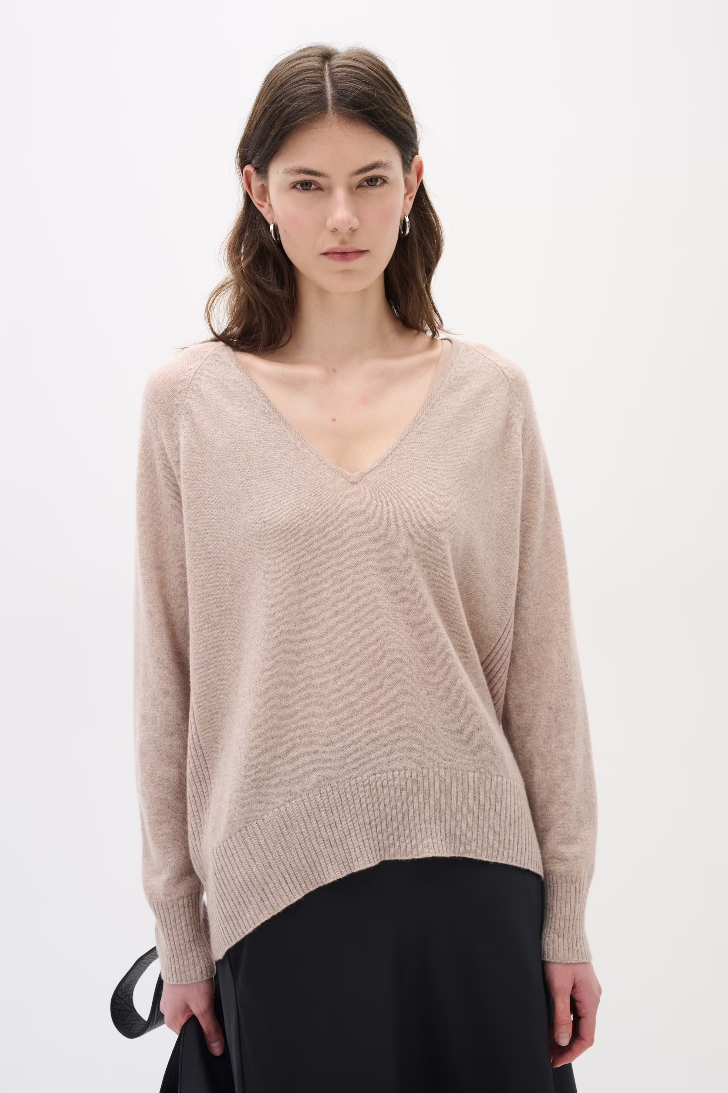 LukkaIW V-neck Cashmere Pullover LOOKBOOK FRONT 30104240-10110