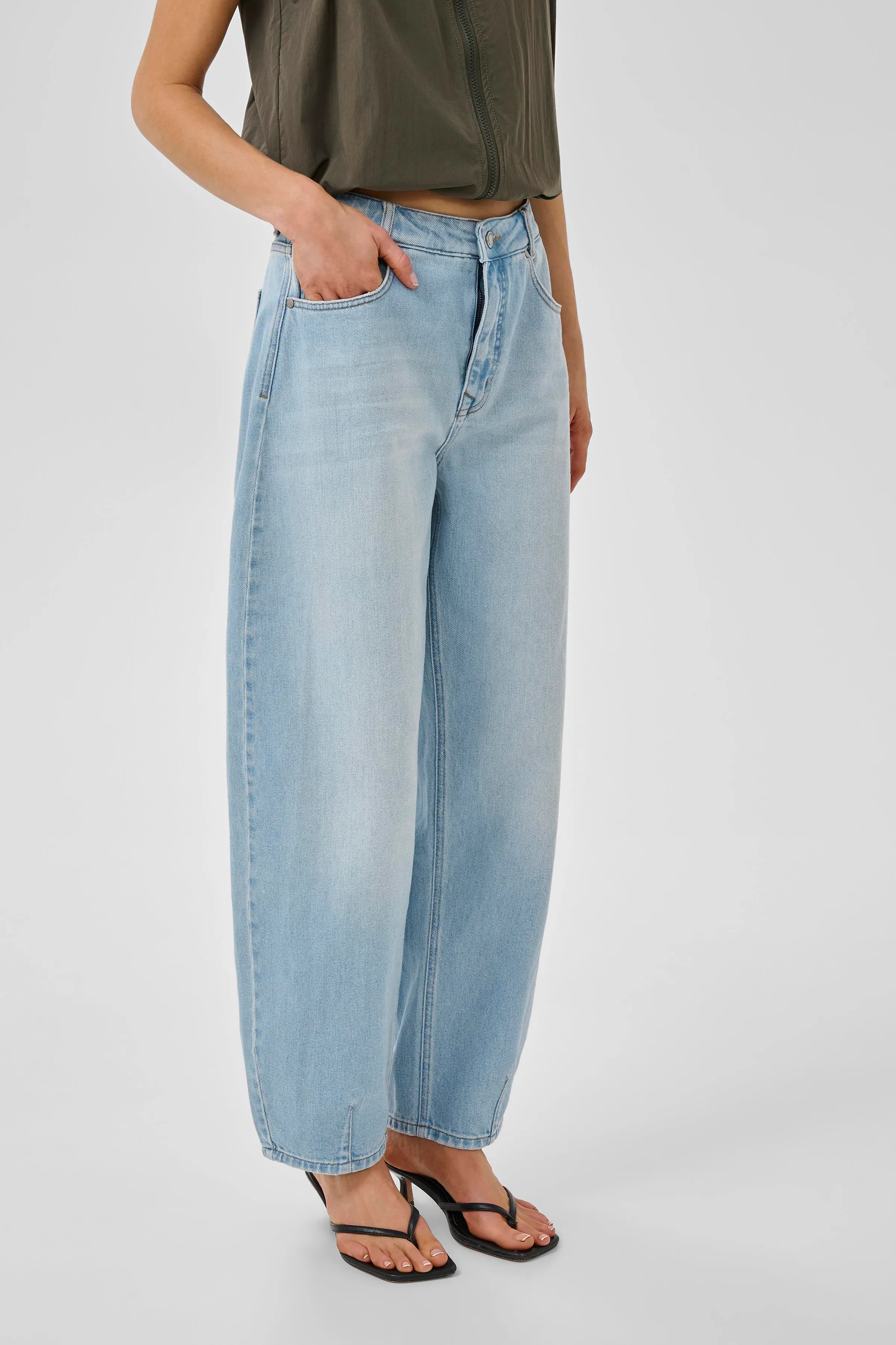 MWLucy Jeans LOOKBOOK FRONT 10705566-109491