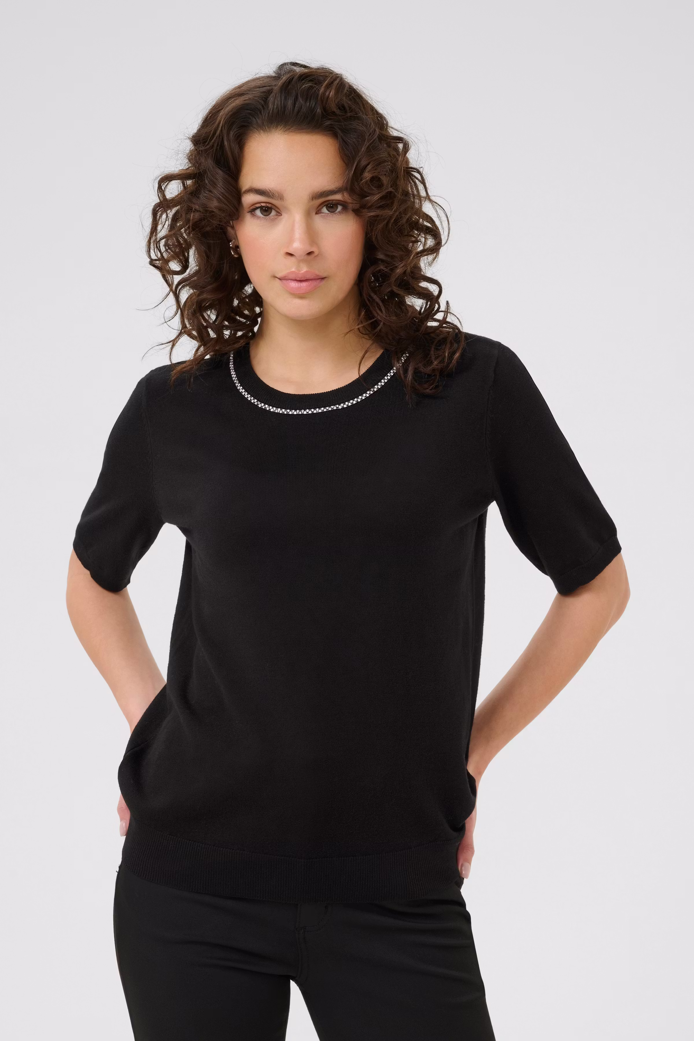 KAcarly Pullover LOOKBOOK FRONT 10510929-100121