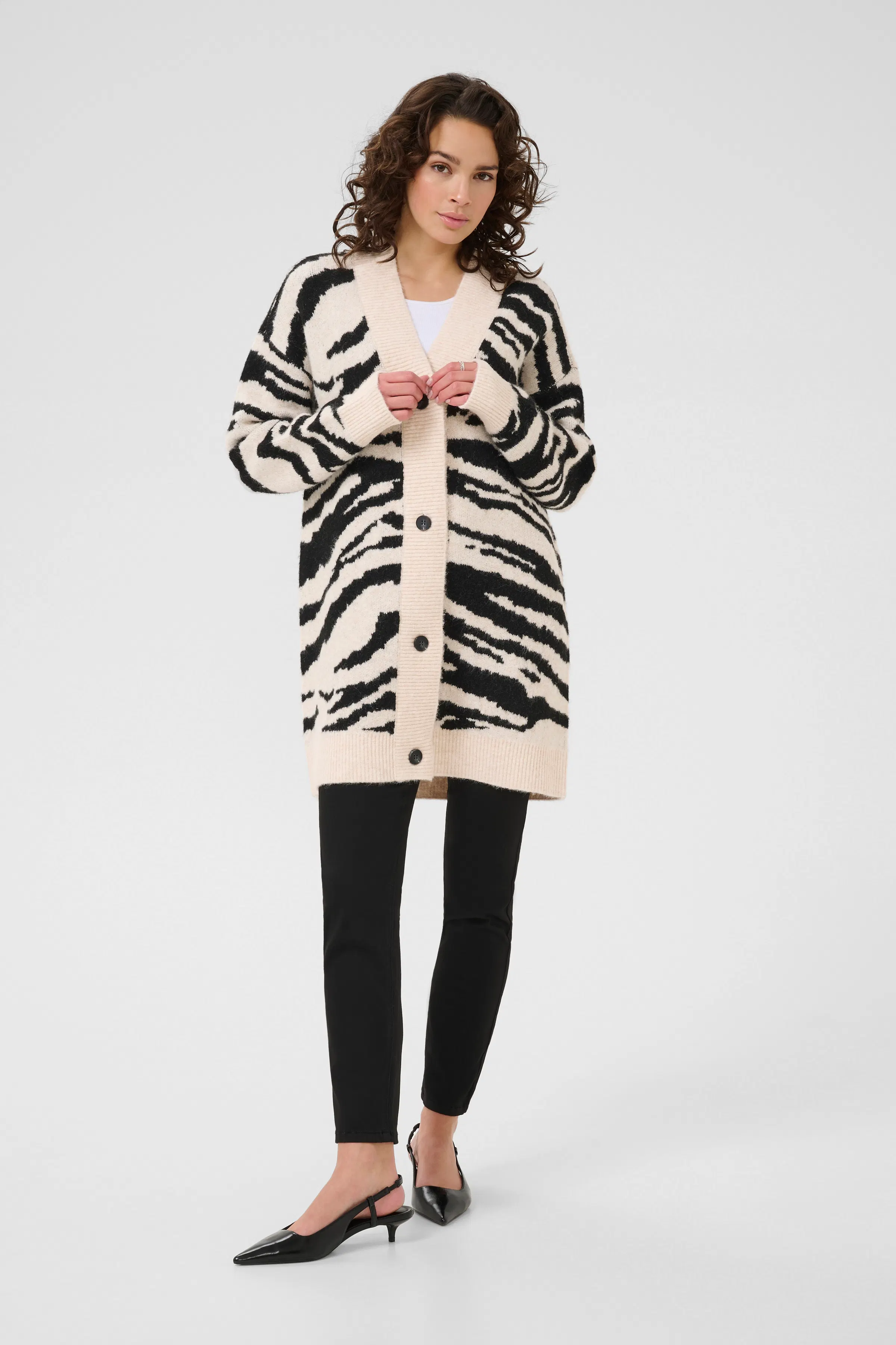 KAsandra Cardigan LOOKBOOK FRONT 10510667-108299
