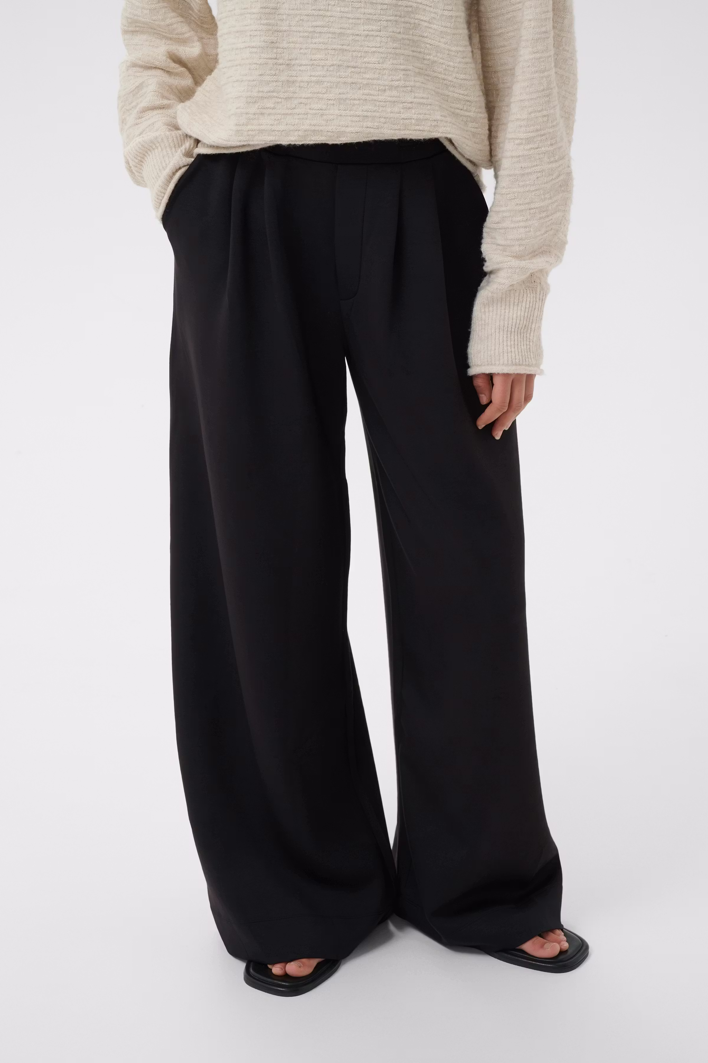 SIMIIW Vincent Trousers LOOKBOOK FRONT 30112436-194008