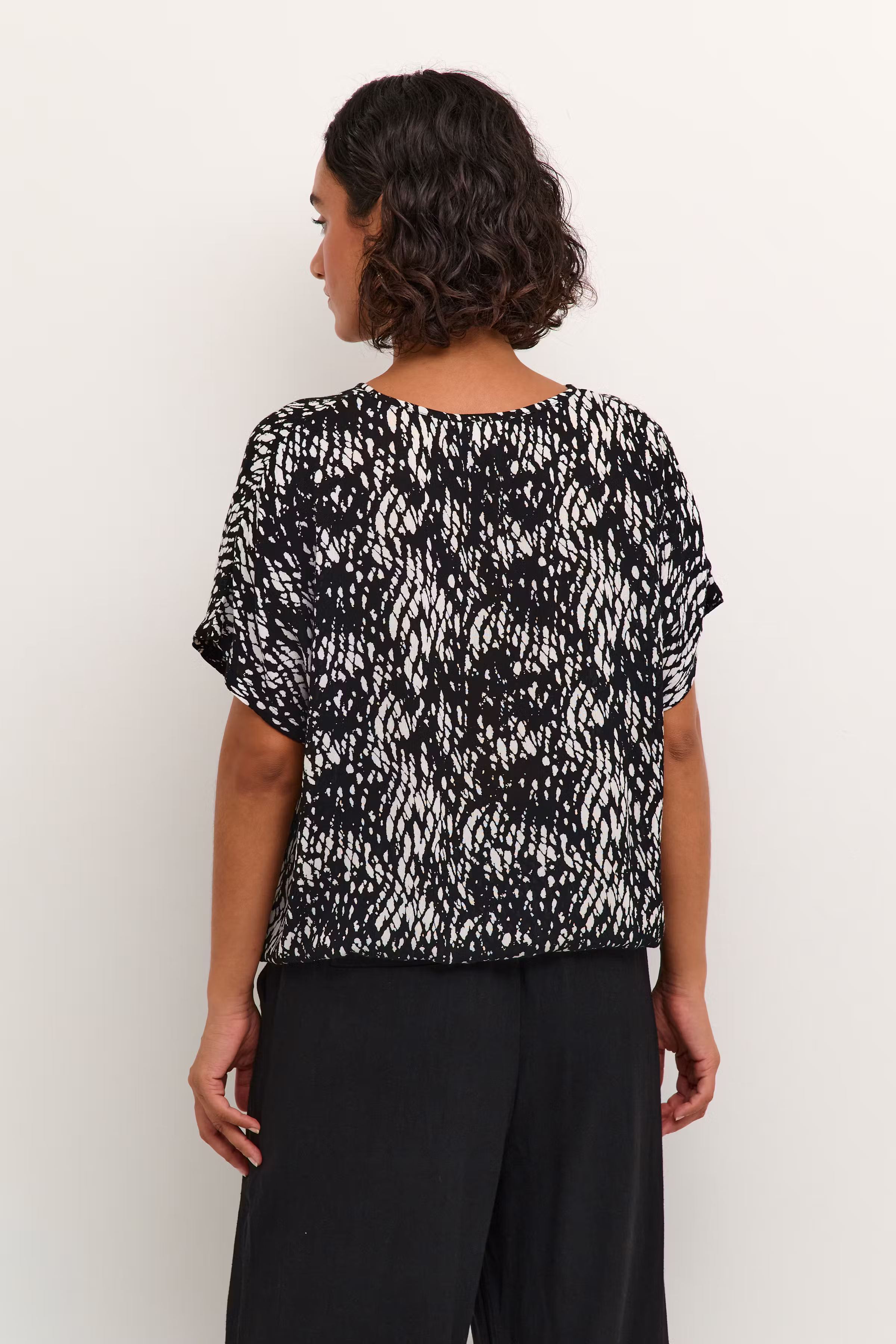 KAamber Blouse LOOKBOOK BACK 10508257-105799