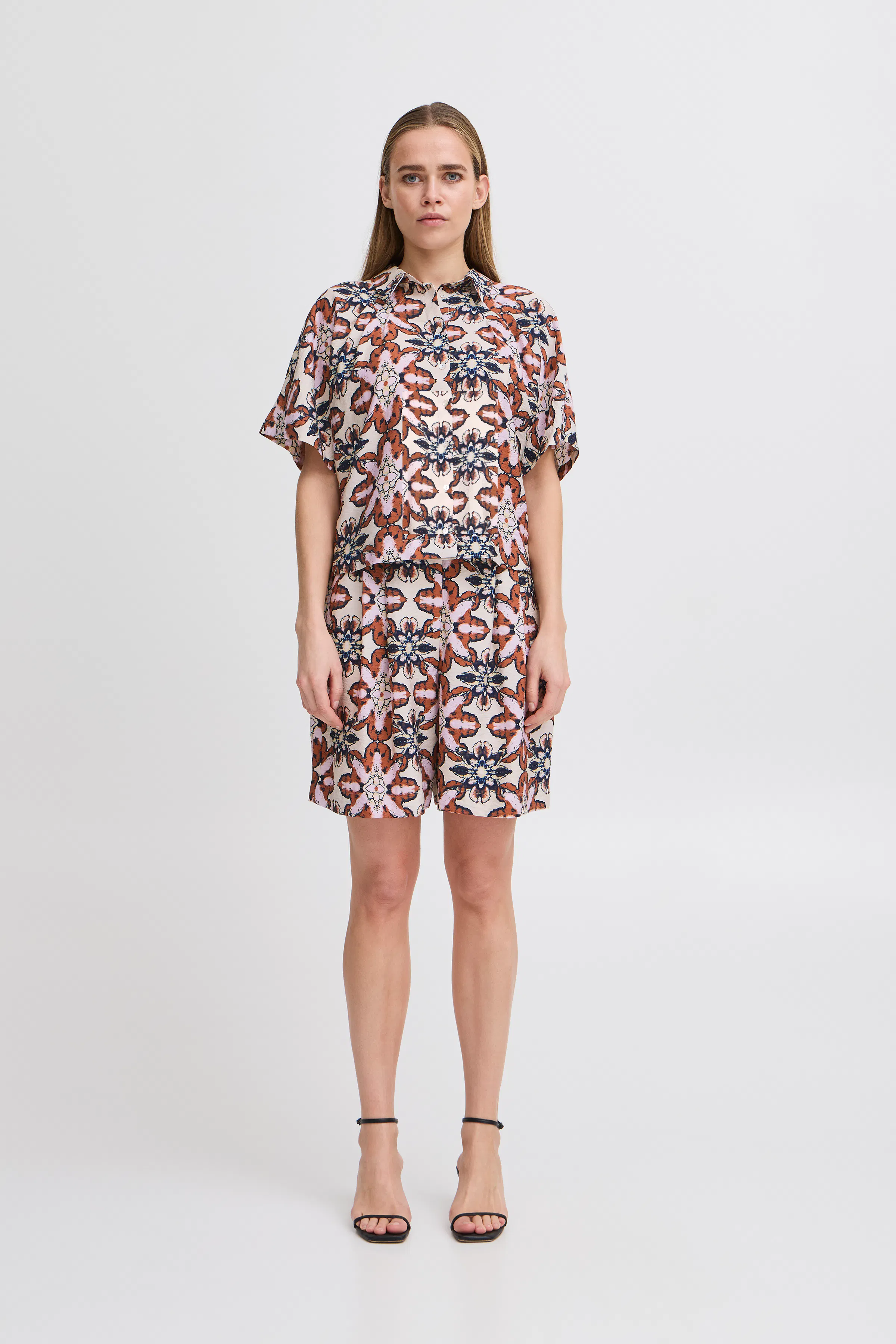 IHZASHA Korte mouwen shirt LOOKBOOK FRONT 20122977-204446