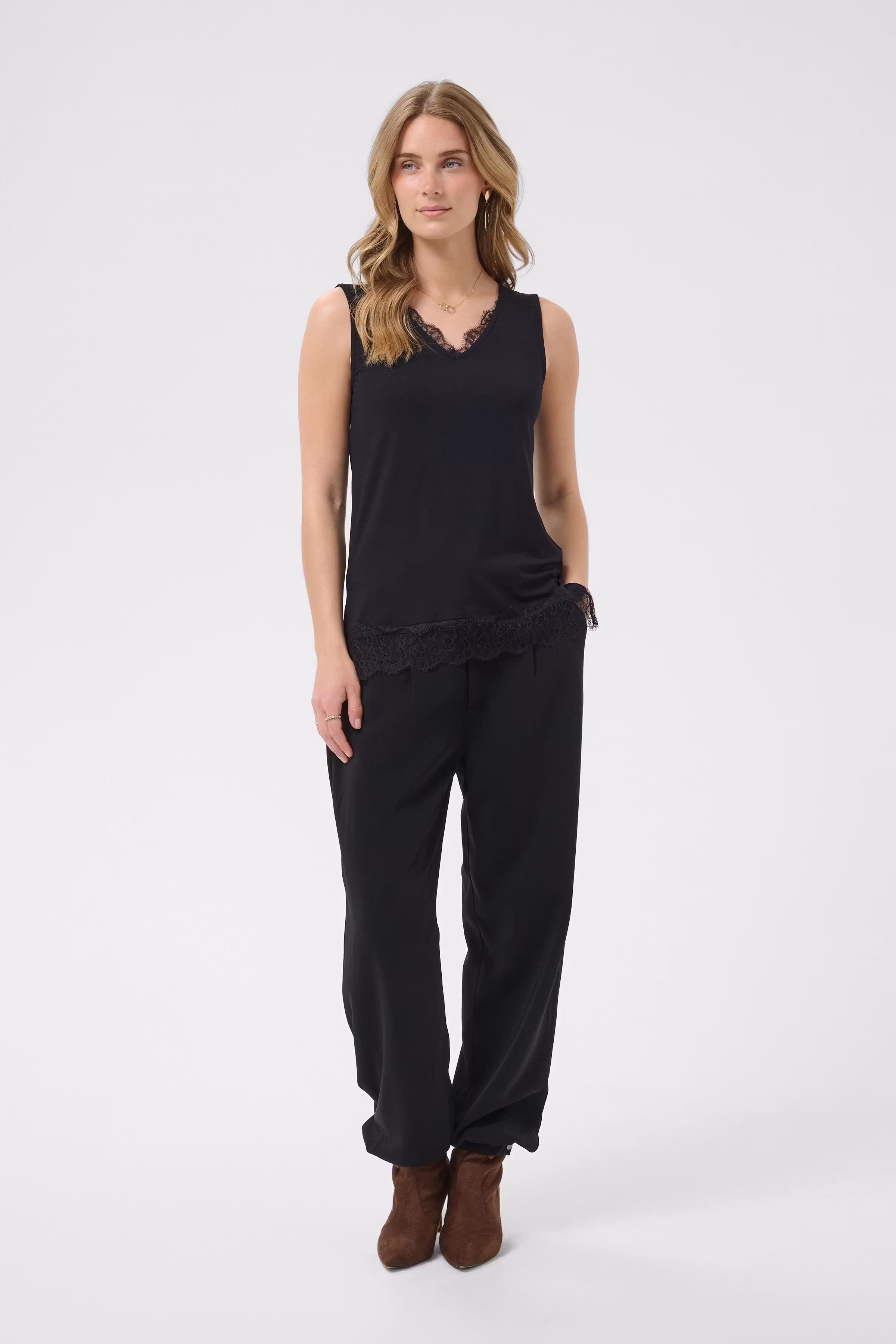 CRAlvaia Top LOOKBOOK FRONT 10615546-100120