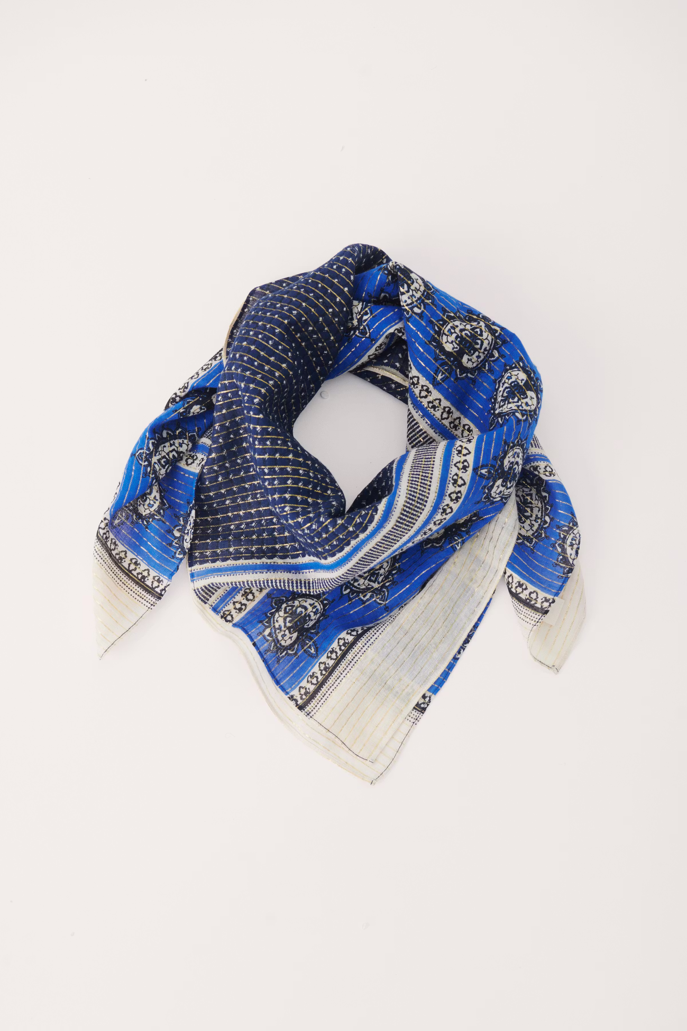 AdiaPW Scarf LOOKBOOK FRONT 30304890-301422