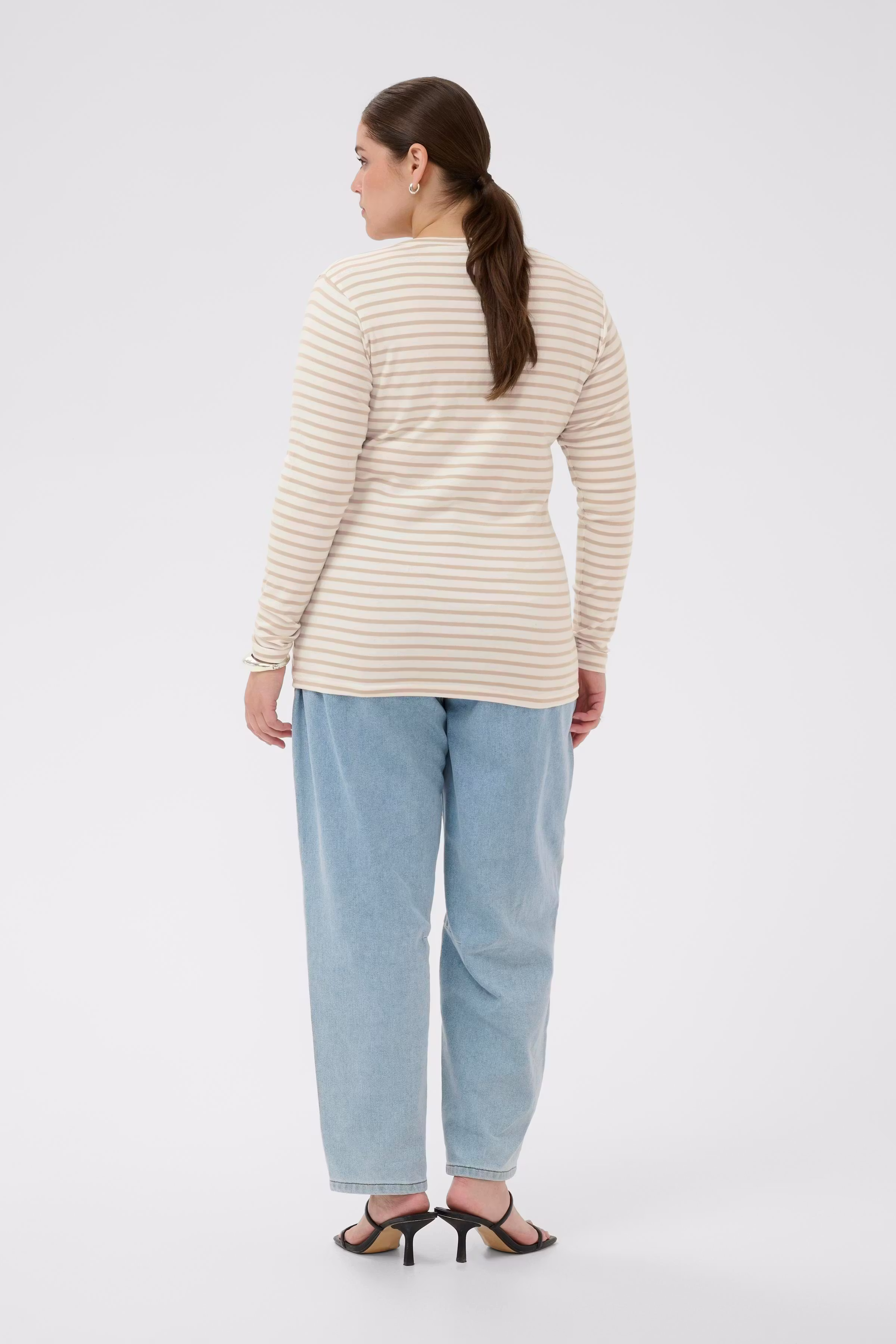 KClia T-shirt LOOKBOOK BACK 10580179-109187