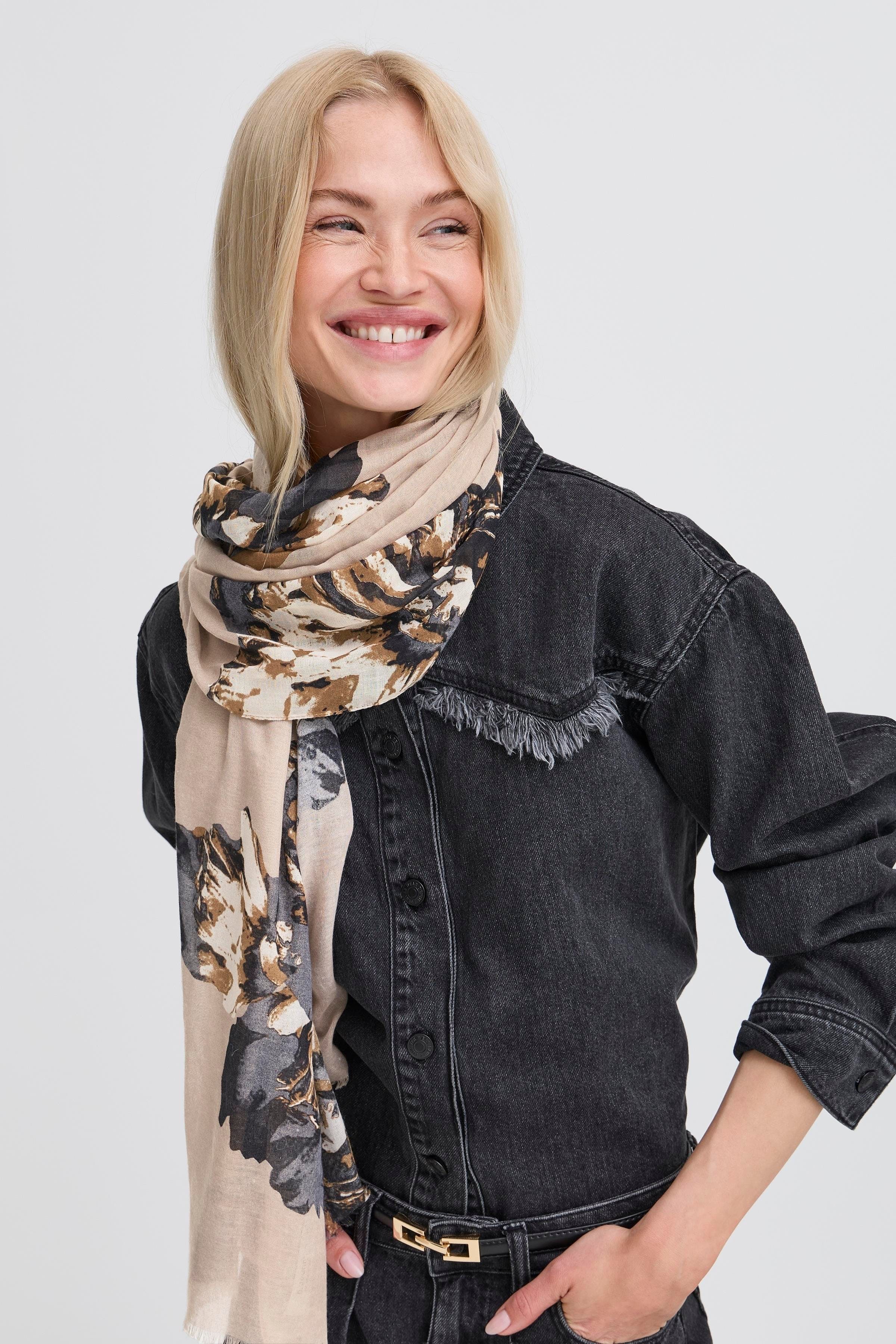 BYWALLAM Skjerf LOOKBOOK DETAIL 20818275-900002191