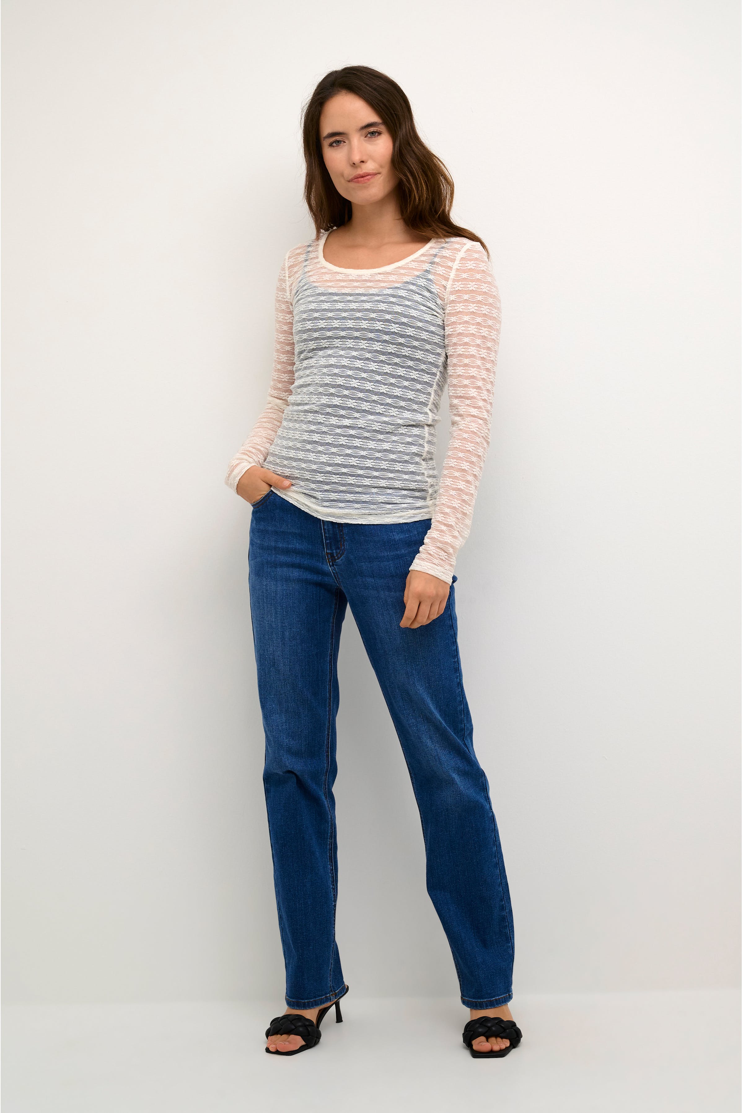 KAnina T-shirt LOOKBOOK FRONT 10508828-110602