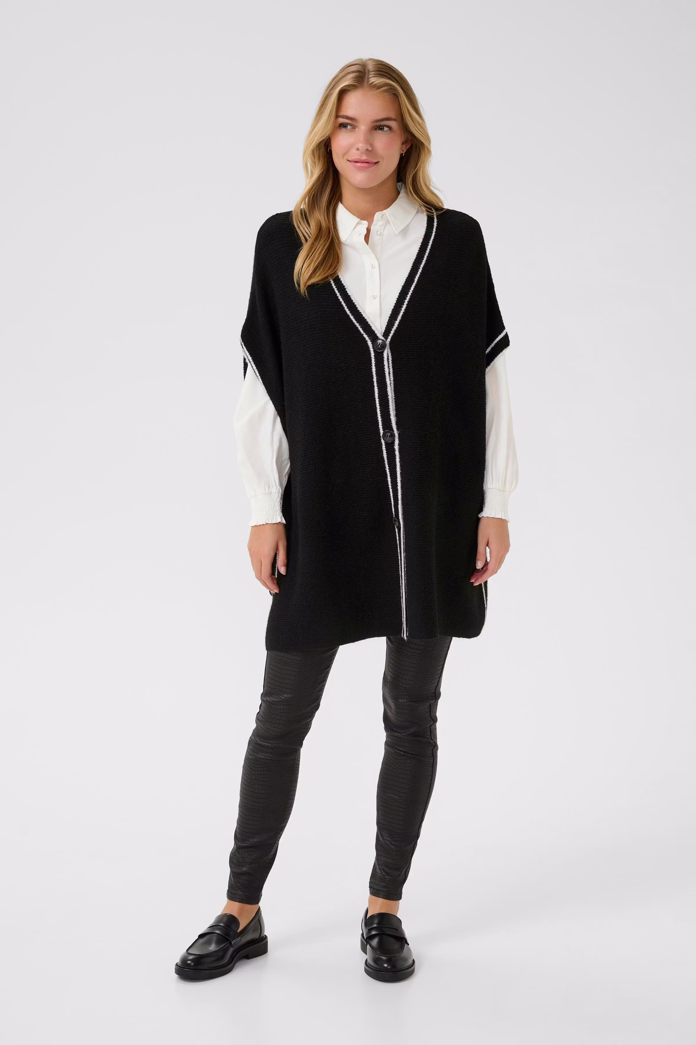 CRRams Poncho LOOKBOOK FRONT 10614259-100120