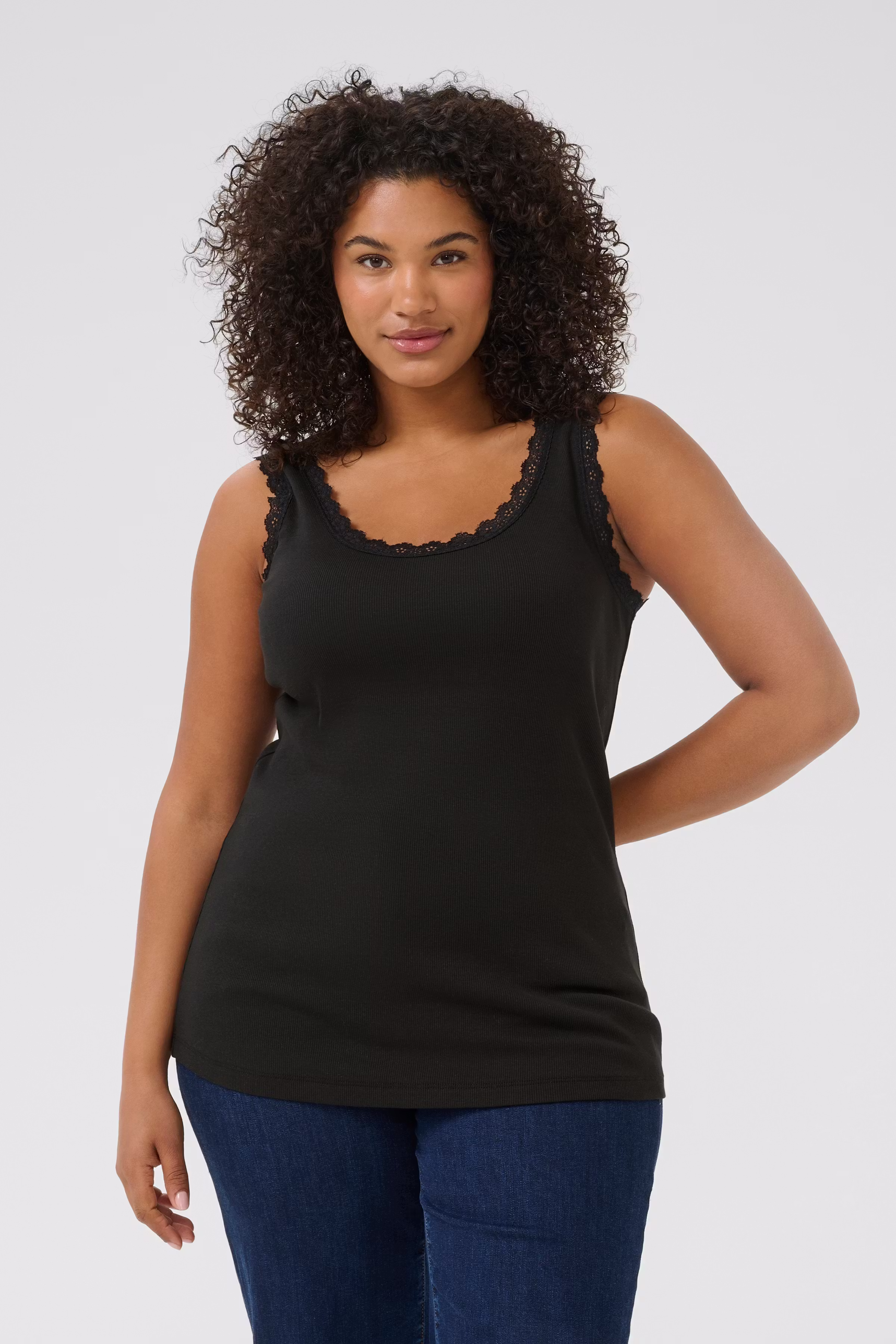 KCbritt T-shirt LOOKBOOK FRONT 10583766-100121