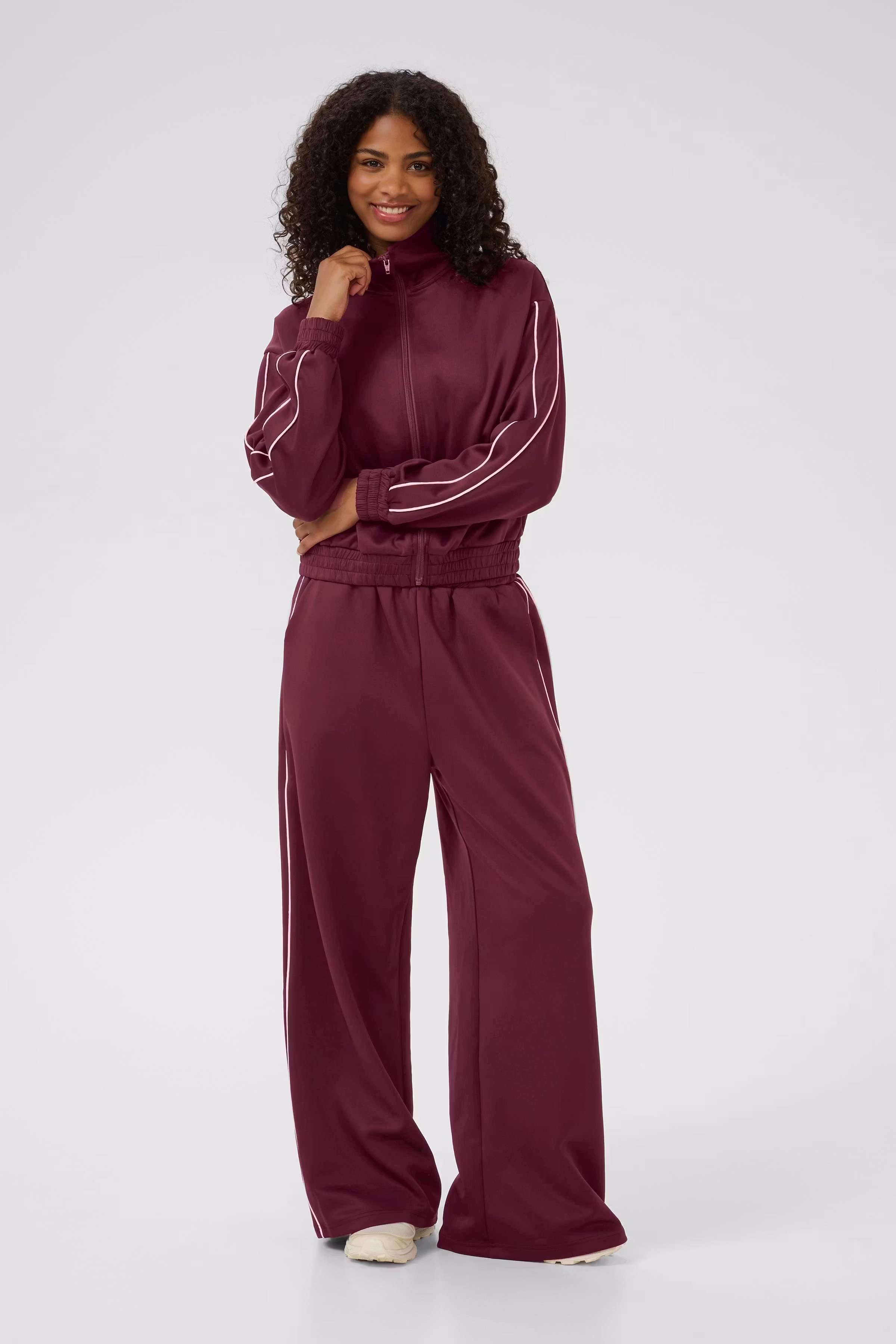 KAcory Cardigan LOOKBOOK FRONT 10510747-108450