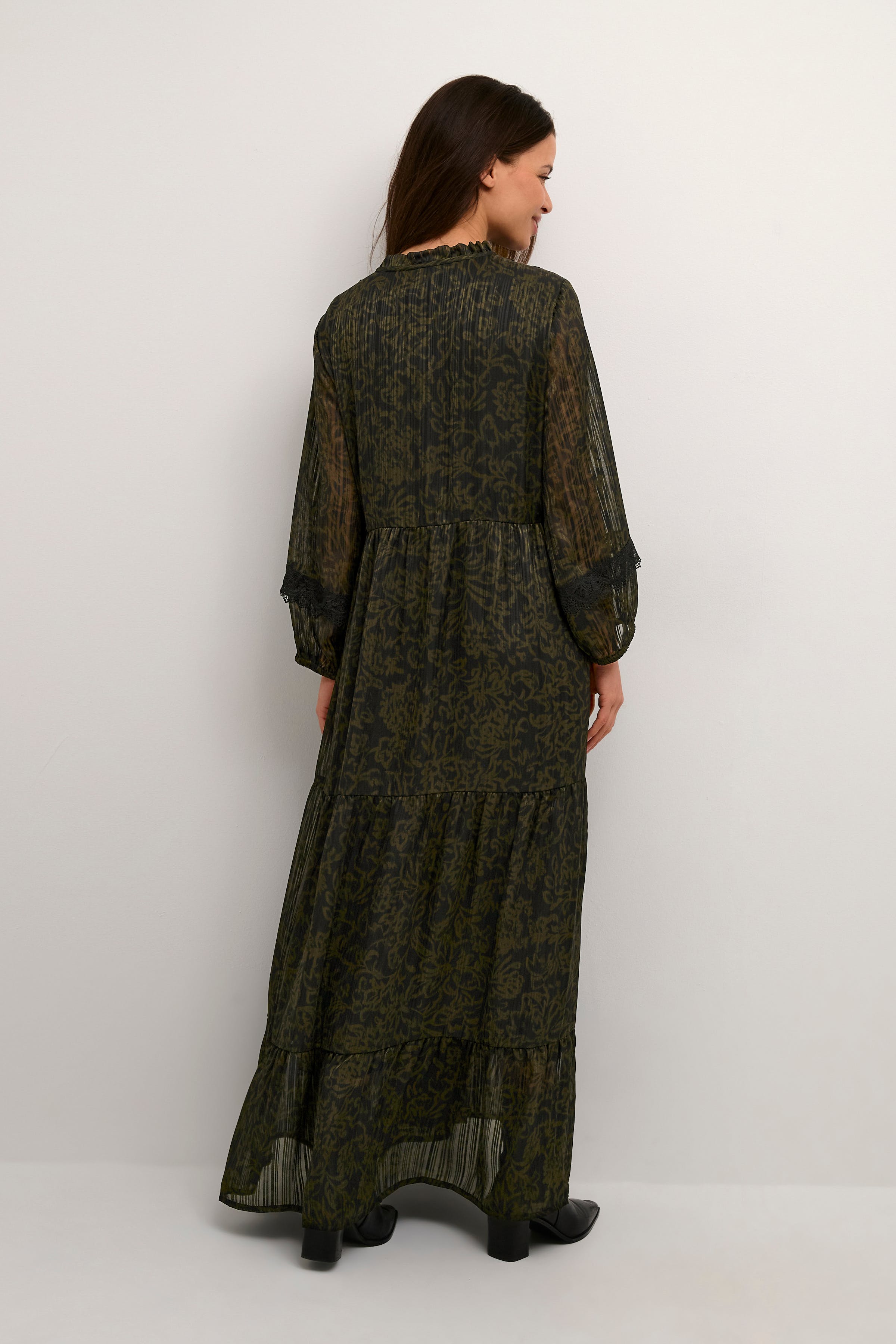 KAinga Kleid LOOKBOOK BACK 10507978-104996