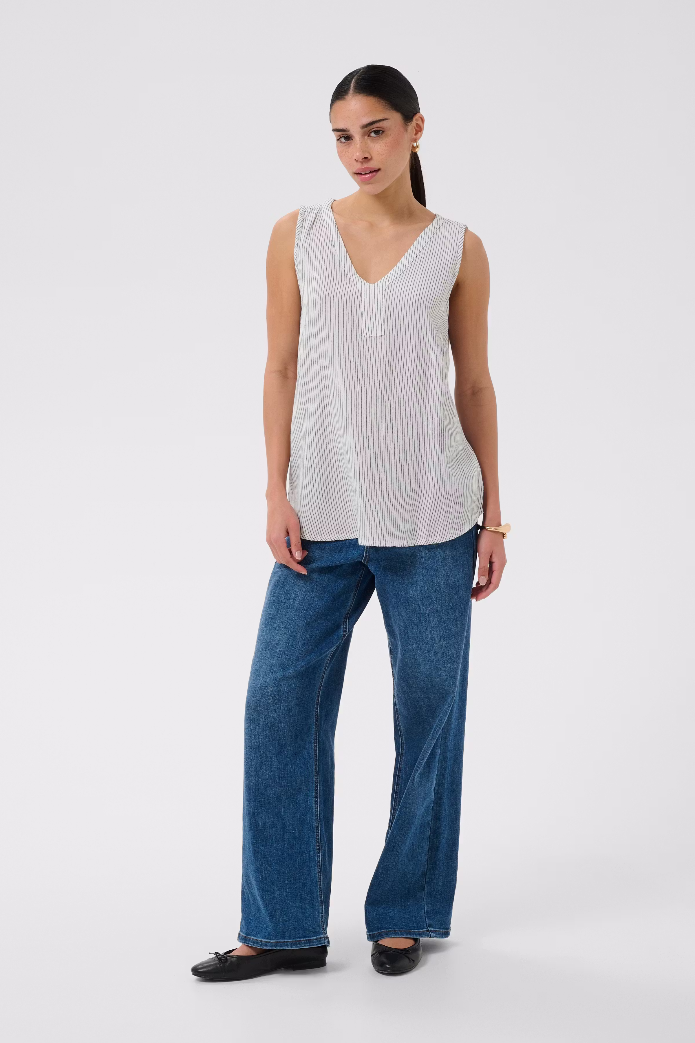 Amber Blouse LOOKBOOK FRONT 10501279-50003