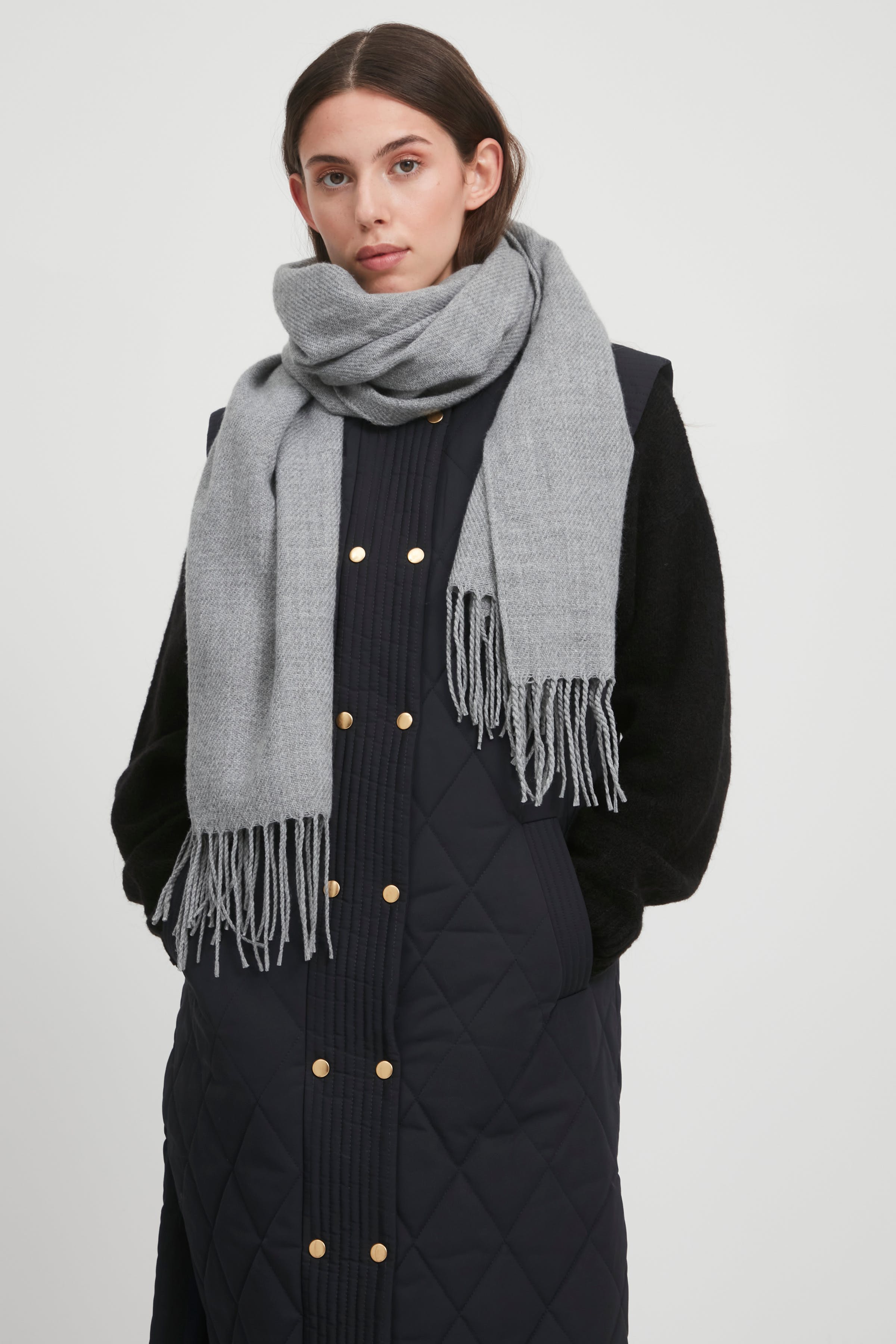 IA VARINA Sjaal LOOKBOOK FRONT 20100968-200421