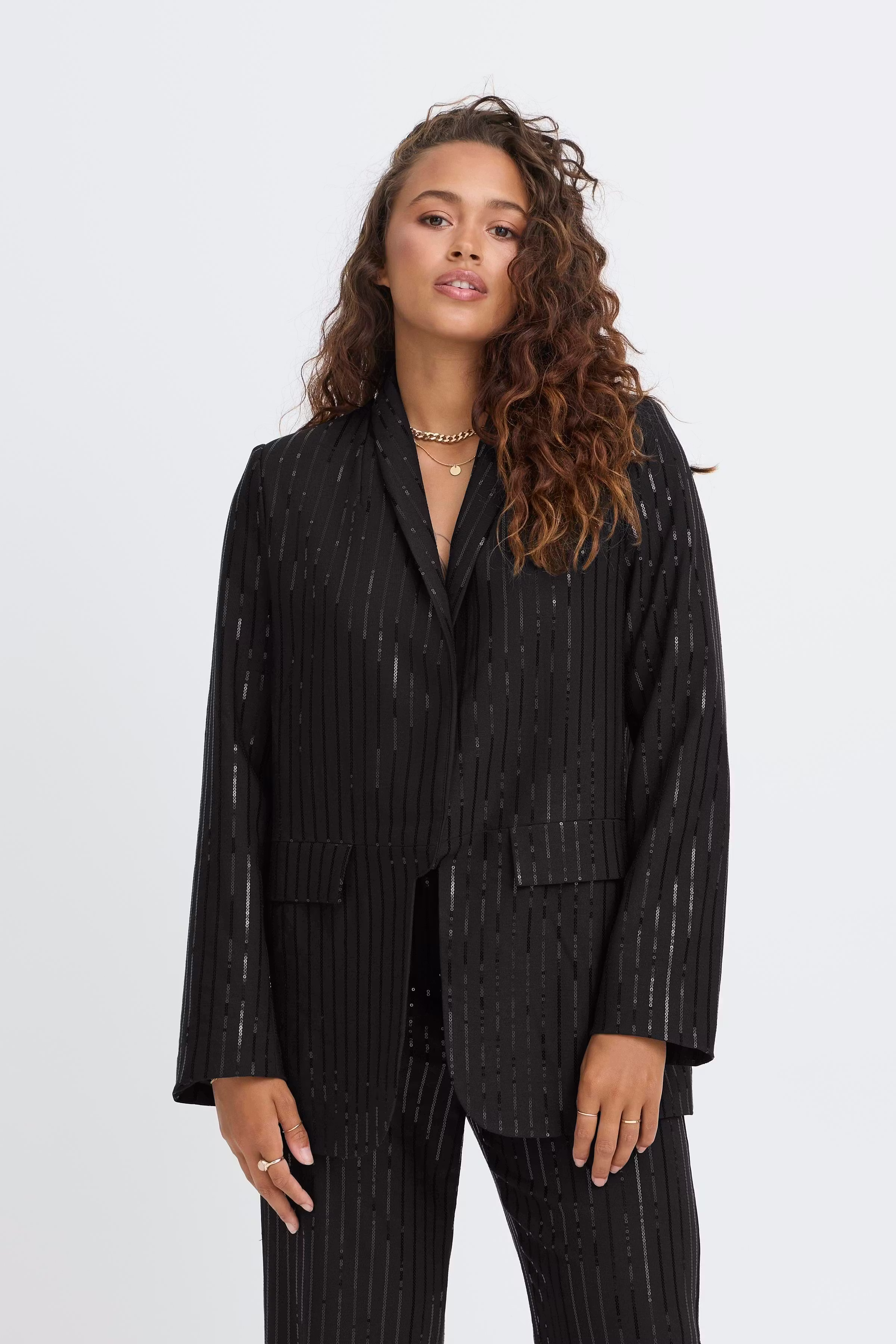 SBIVY Blazer LOOKBOOK FRONT 22101120-190303