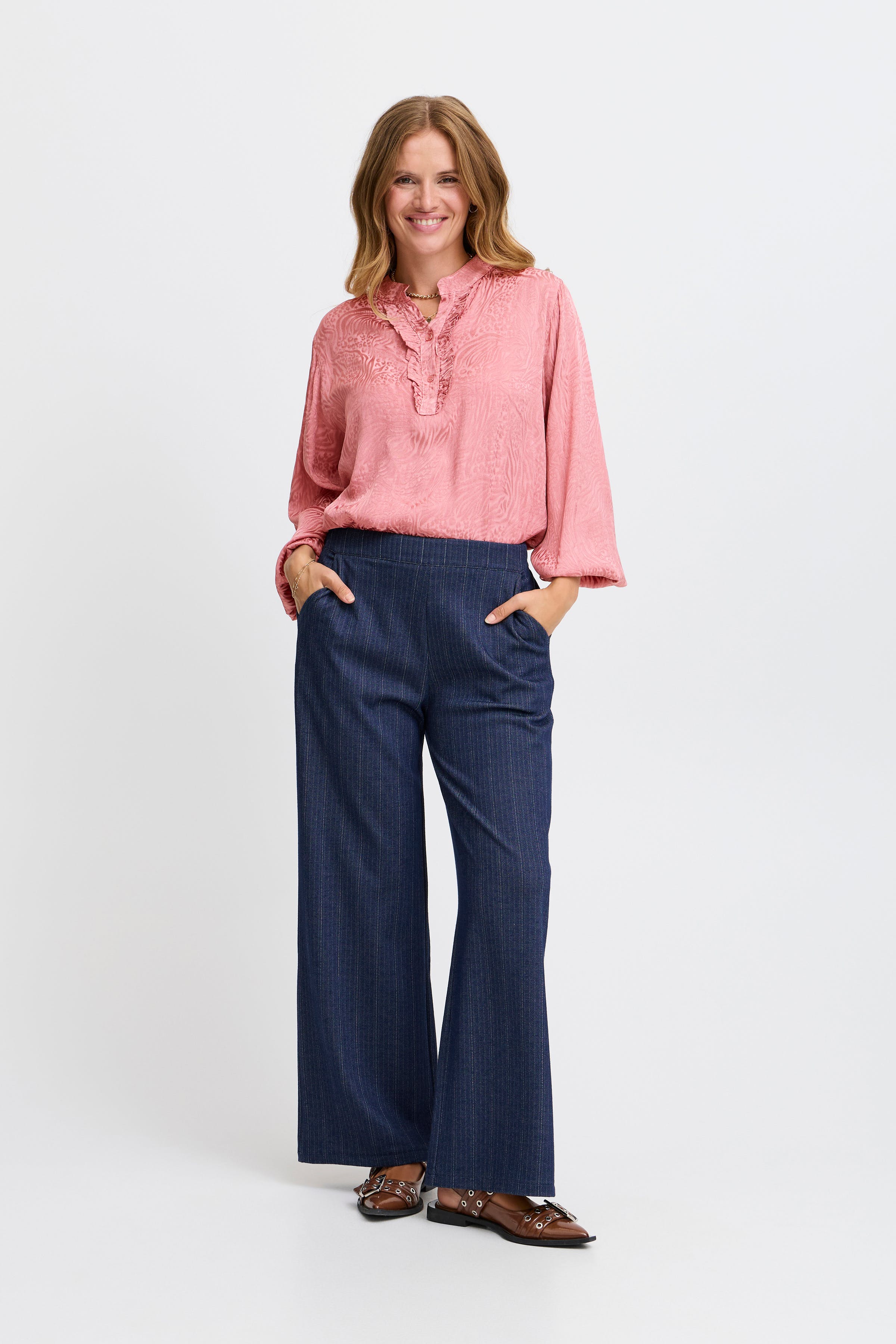 SBBAZE Bluse LOOKBOOK FRONT 22100763-171512