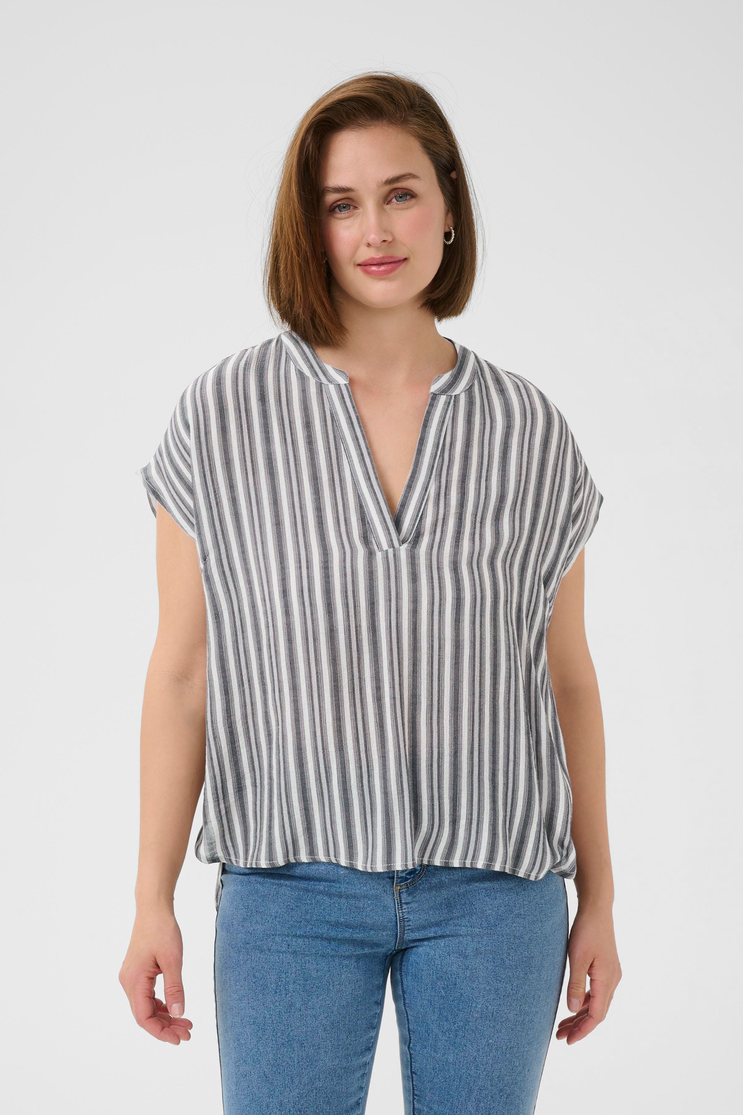 KAanja Blouse LOOKBOOK FRONT 10510118-107947