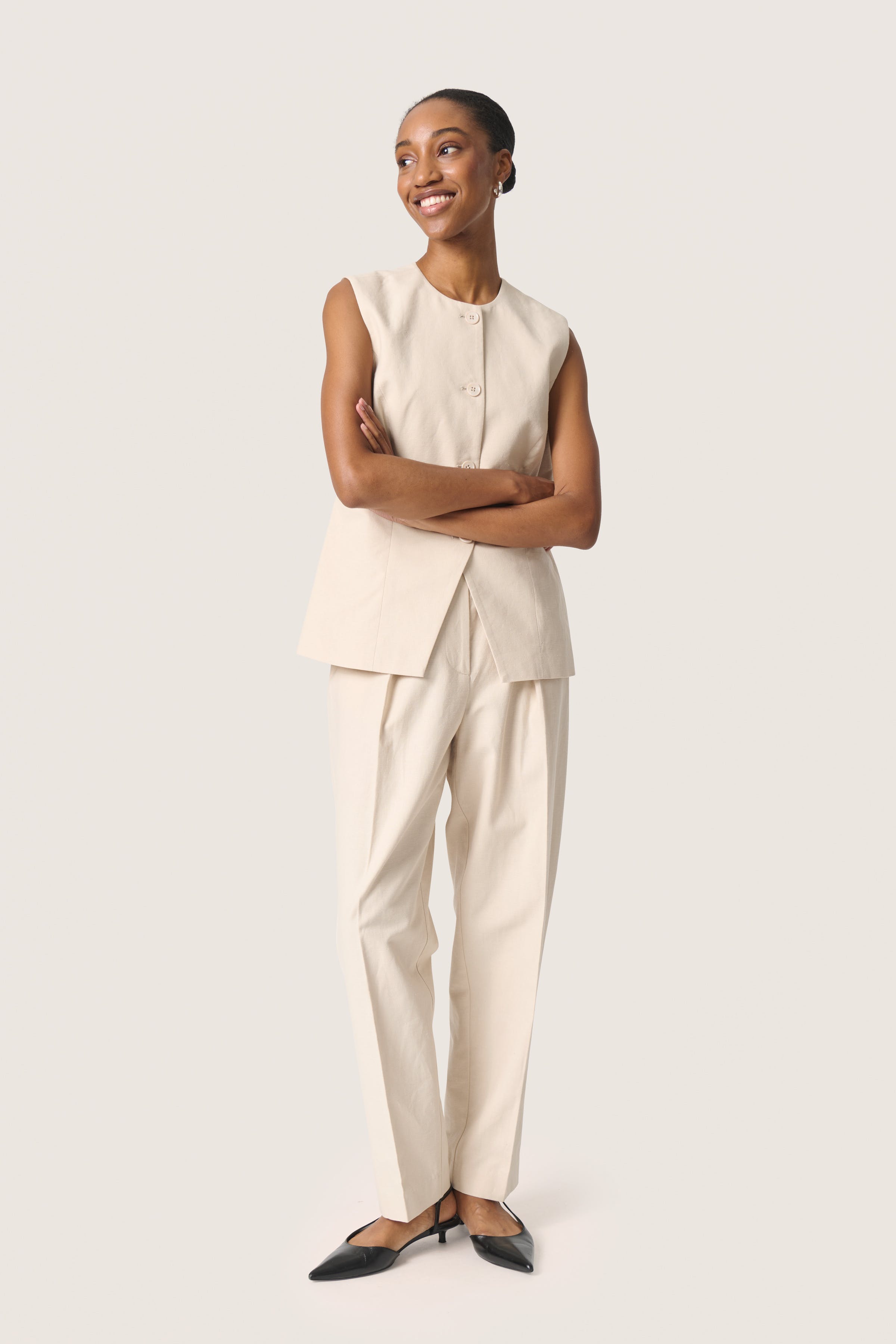 SLLinnena Linne Väst LOOKBOOK FRONT 30408109-130404