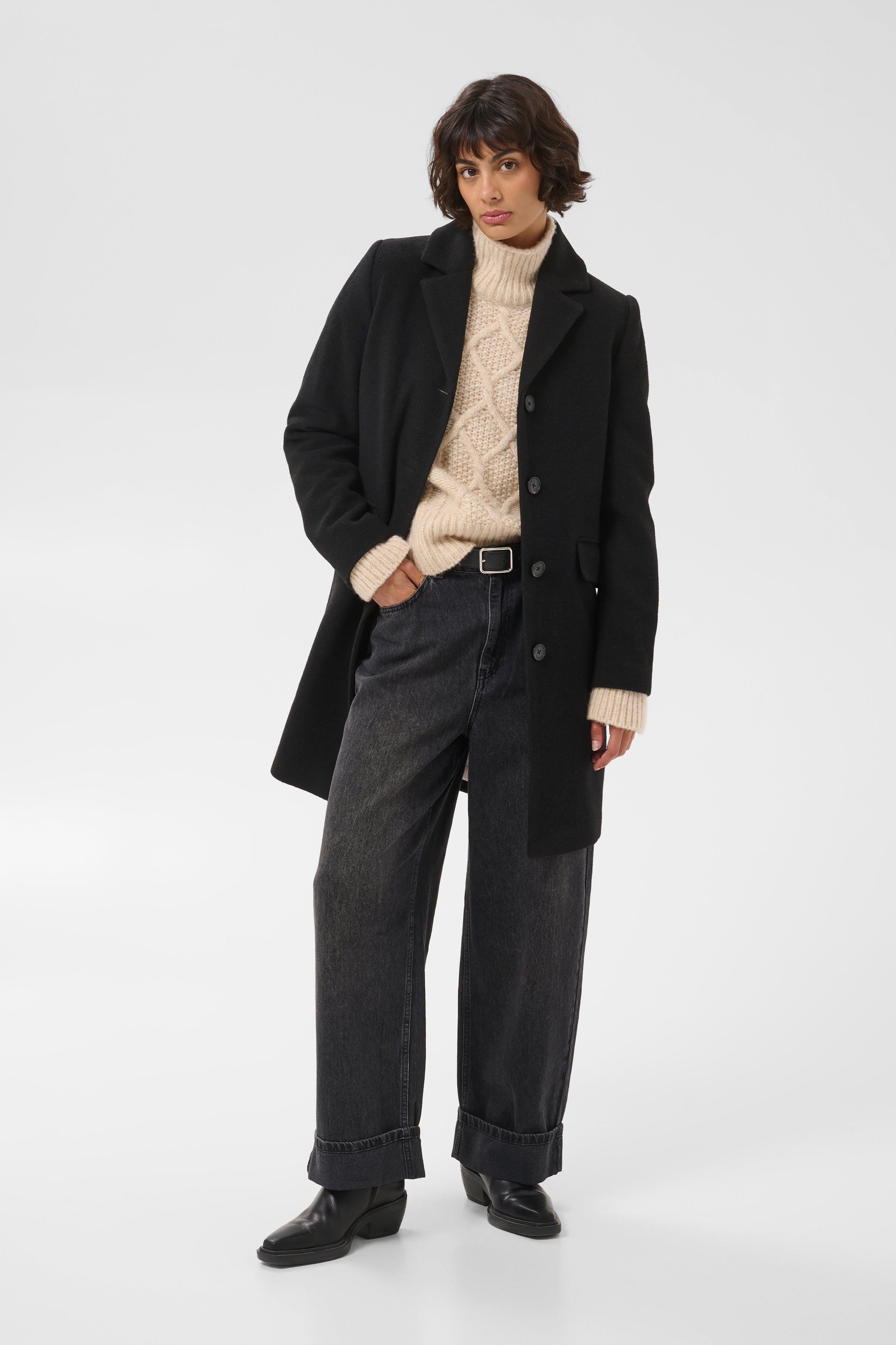 CecilPW Mantel LOOKBOOK FRONT 30310638-194008
