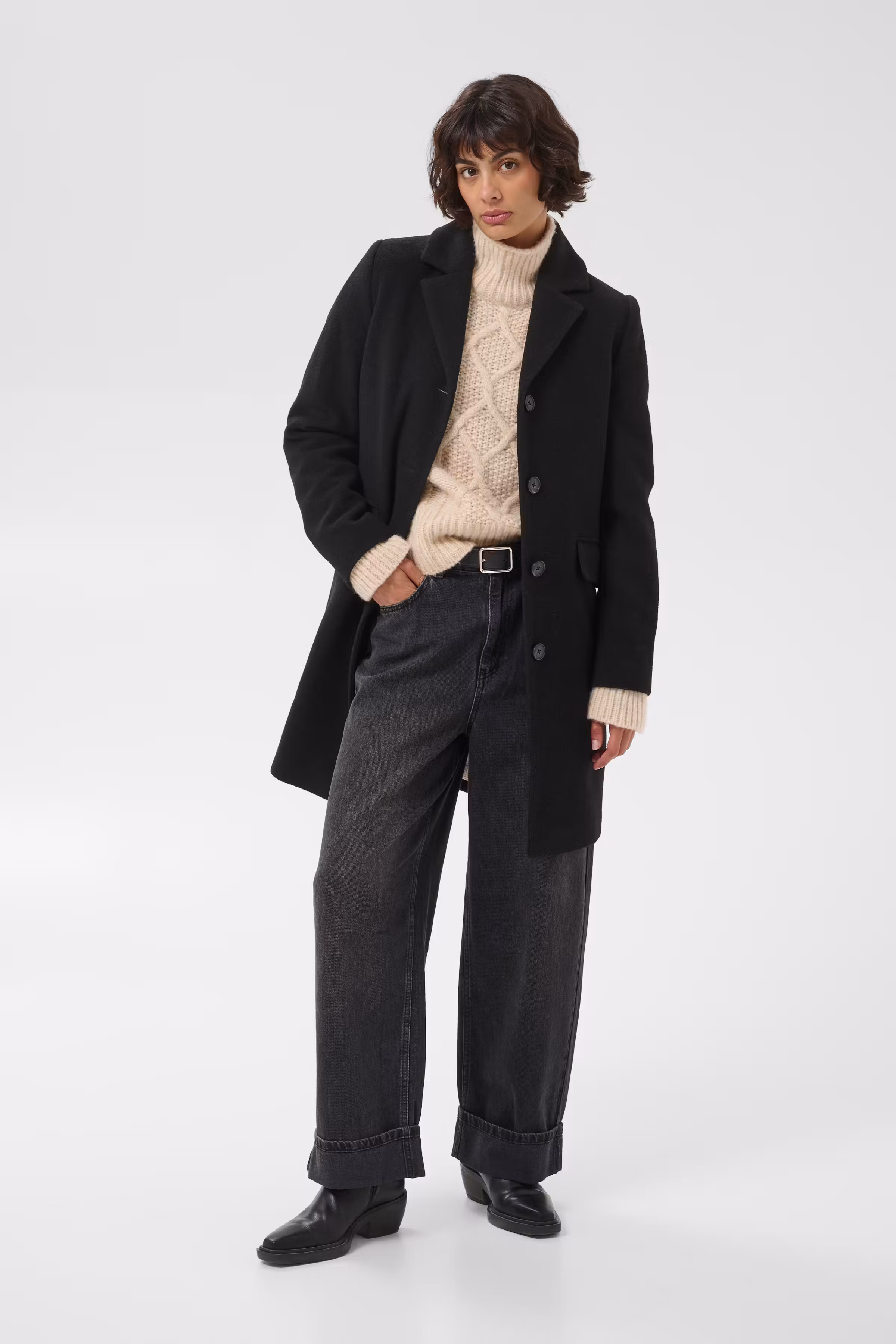 CecilPW Mantel LOOKBOOK FRONT 30310638-194008