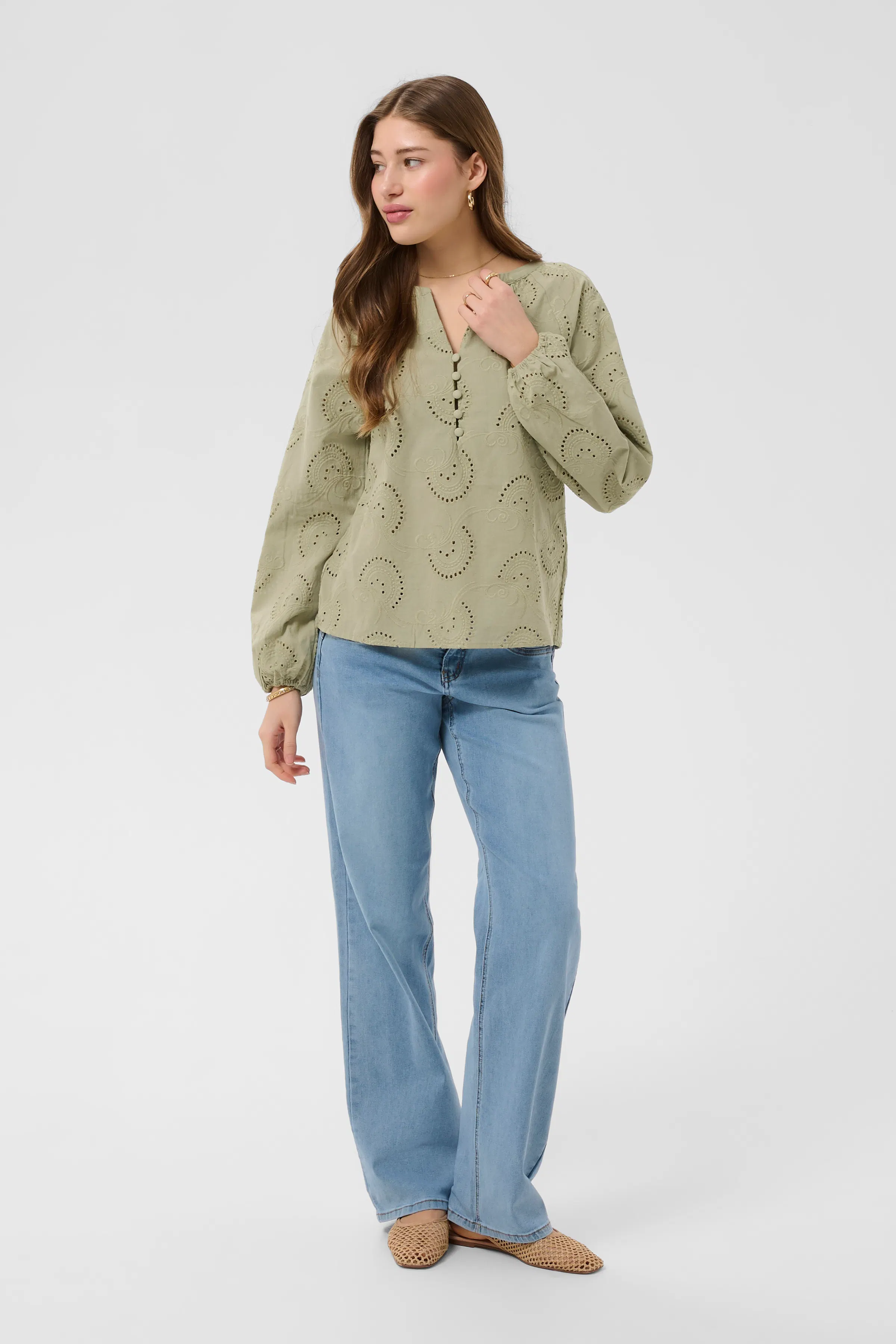 CRDelia Blouse LOOKBOOK FRONT 10613324-160213