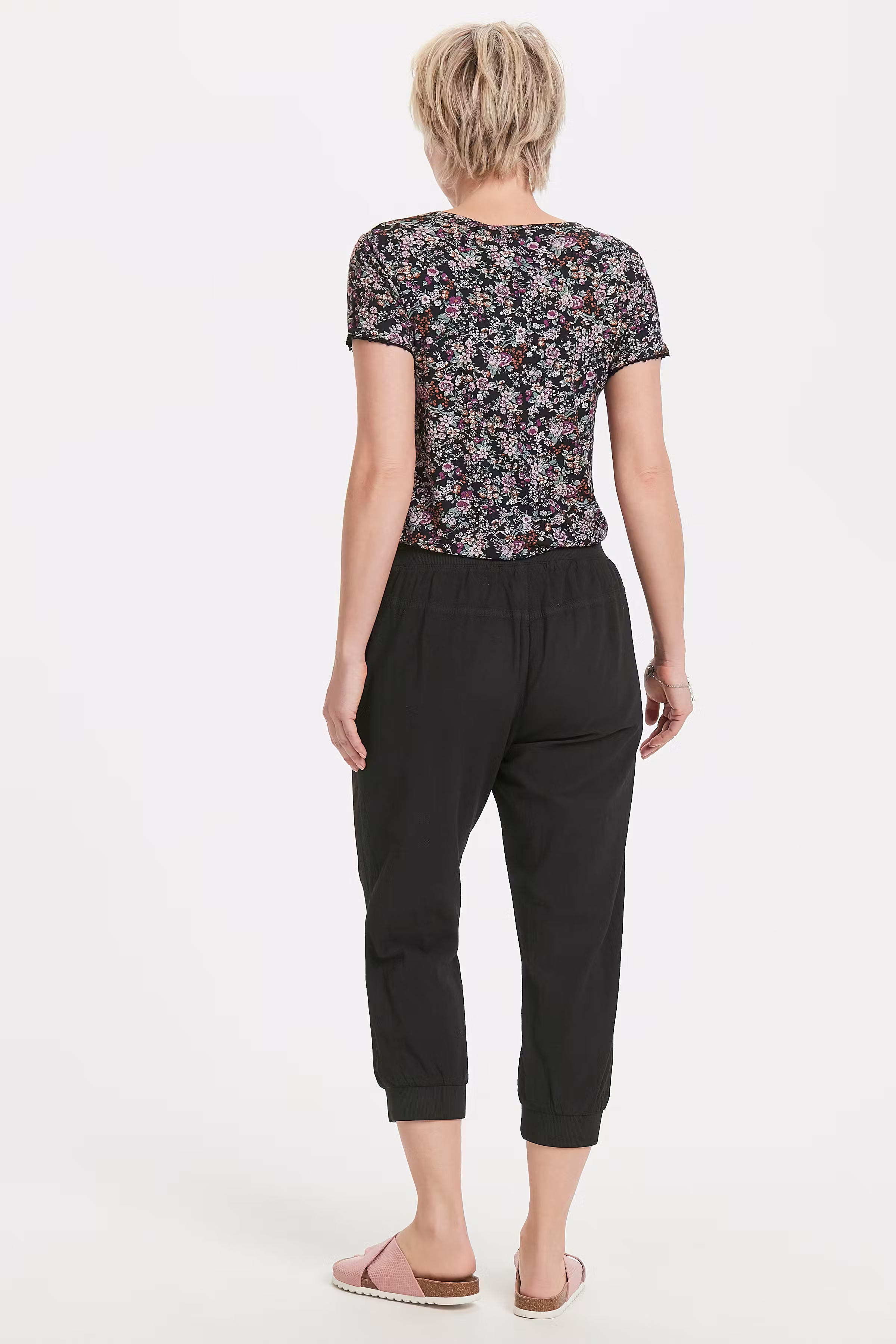 Naya Capri pants LOOKBOOK BACK 10502803-50600