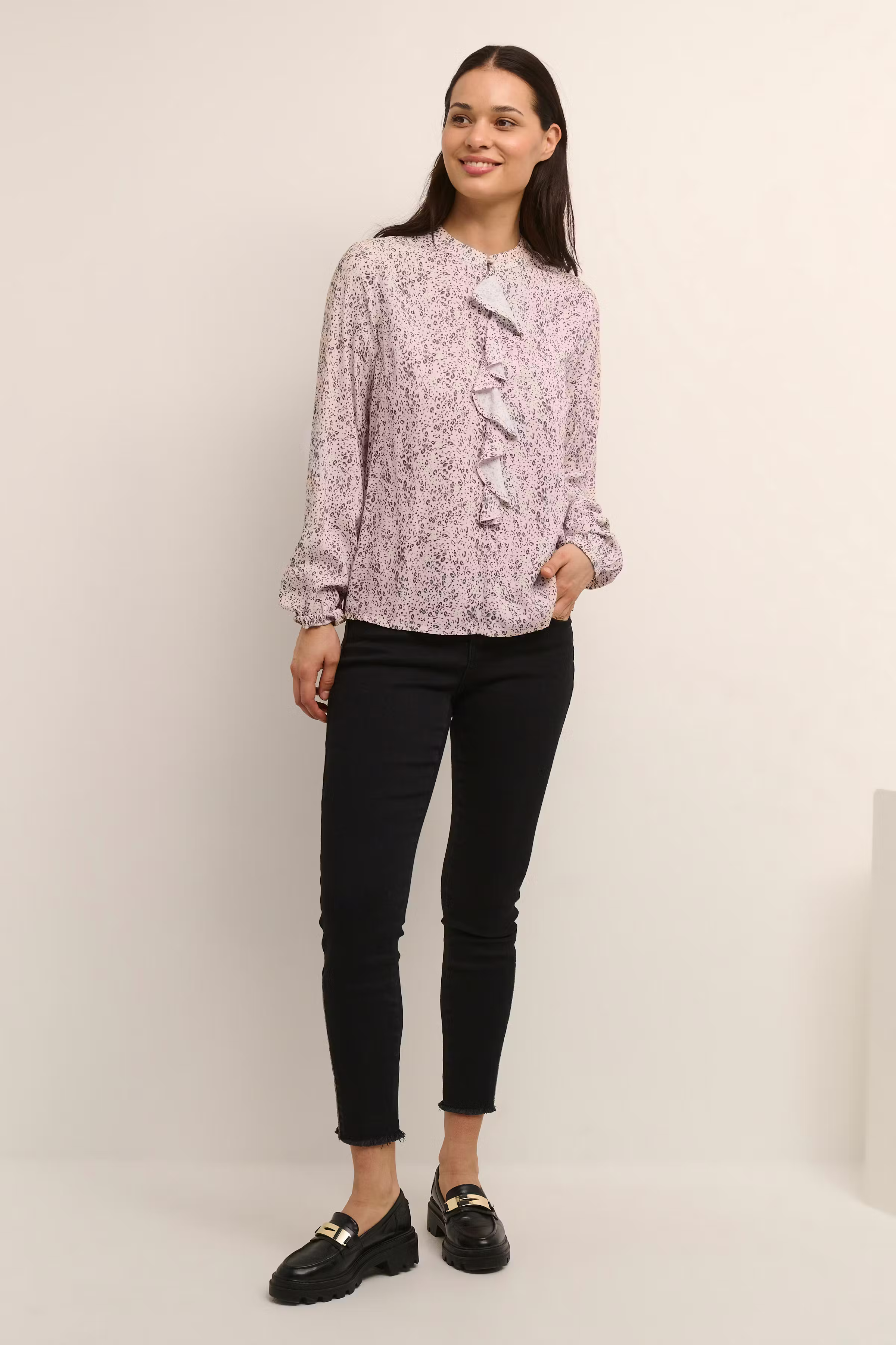 CRTiah Bluse LOOKBOOK FRONT 10610664-103415