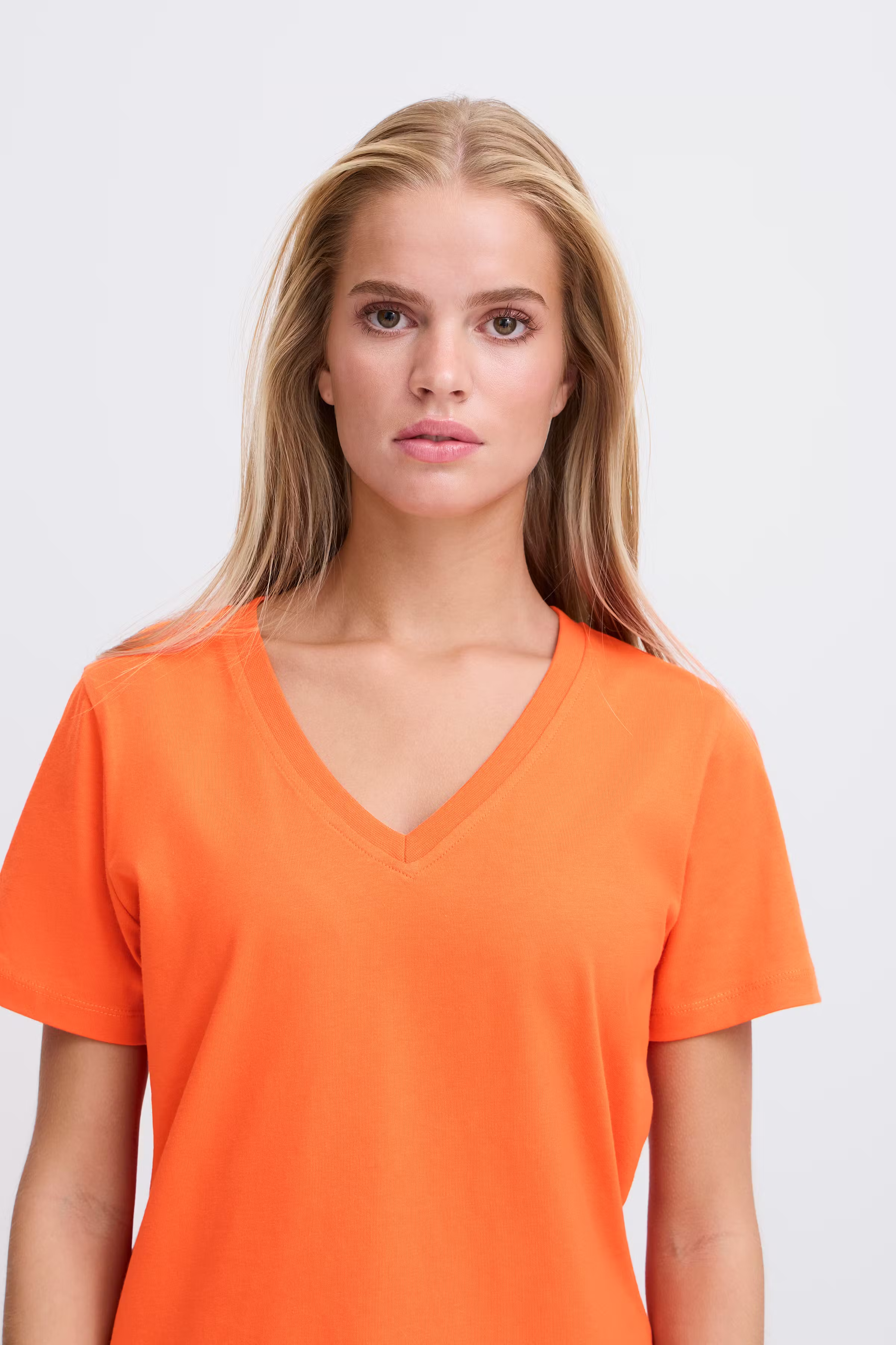 IHPALMER V-neck T-shirt LOOKBOOK DETAIL 20120348-171564