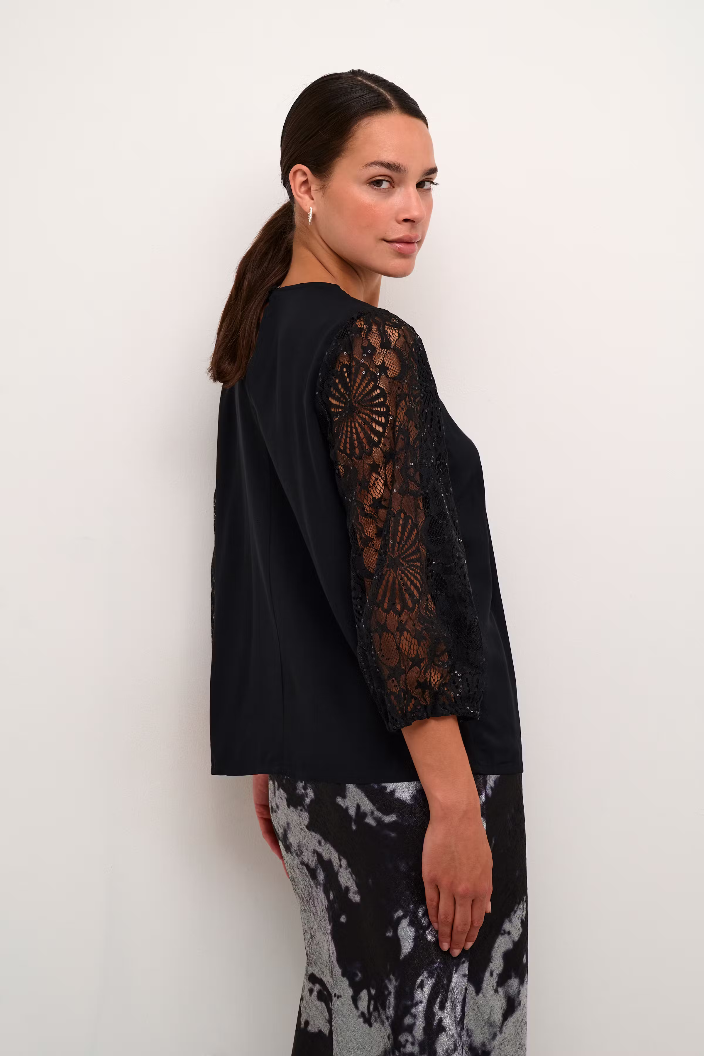KAemilia Blouse en dentelle LOOKBOOK BACK 10509343-100121