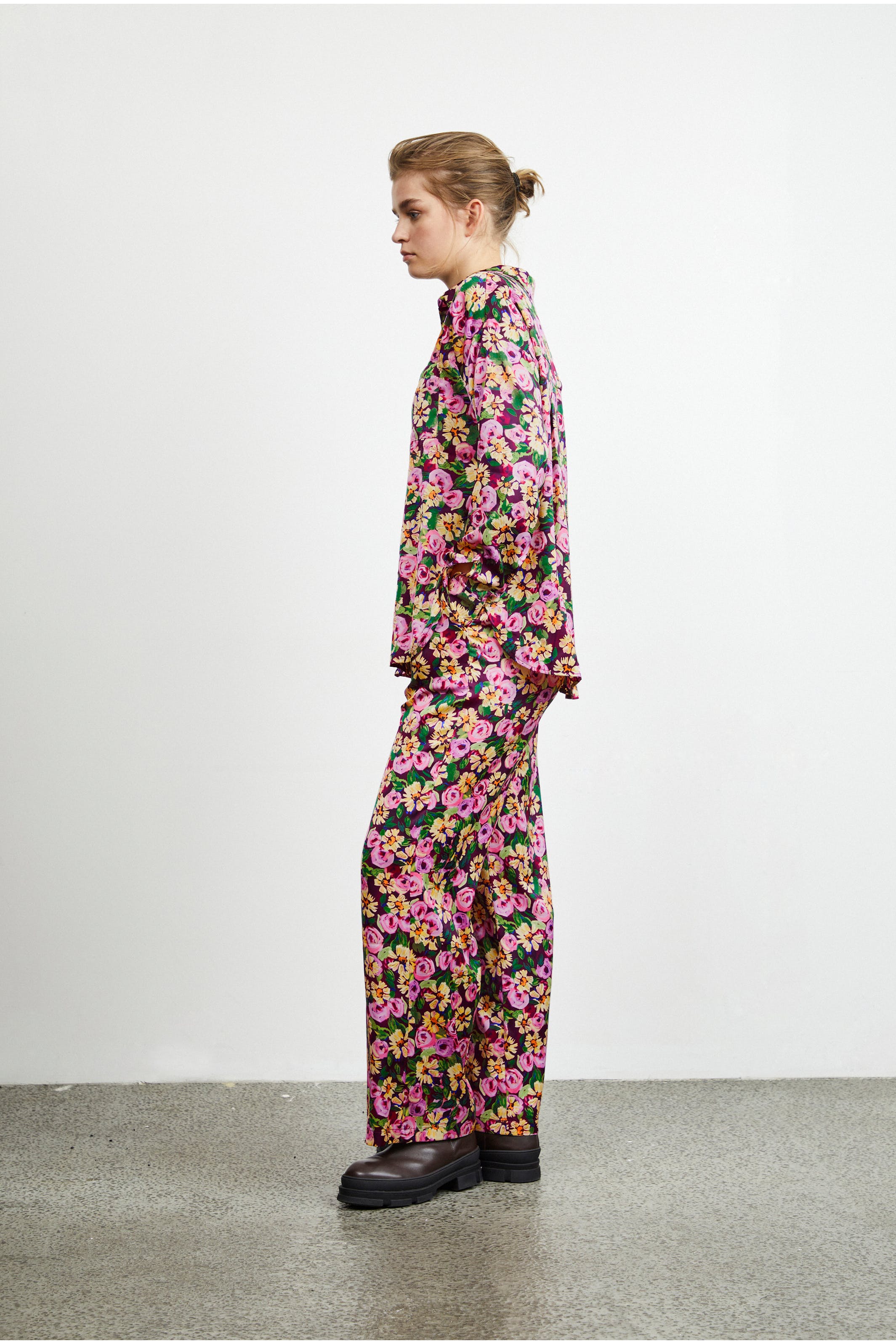 Casual byxor LOOKBOOK FRONT 20119394-202285