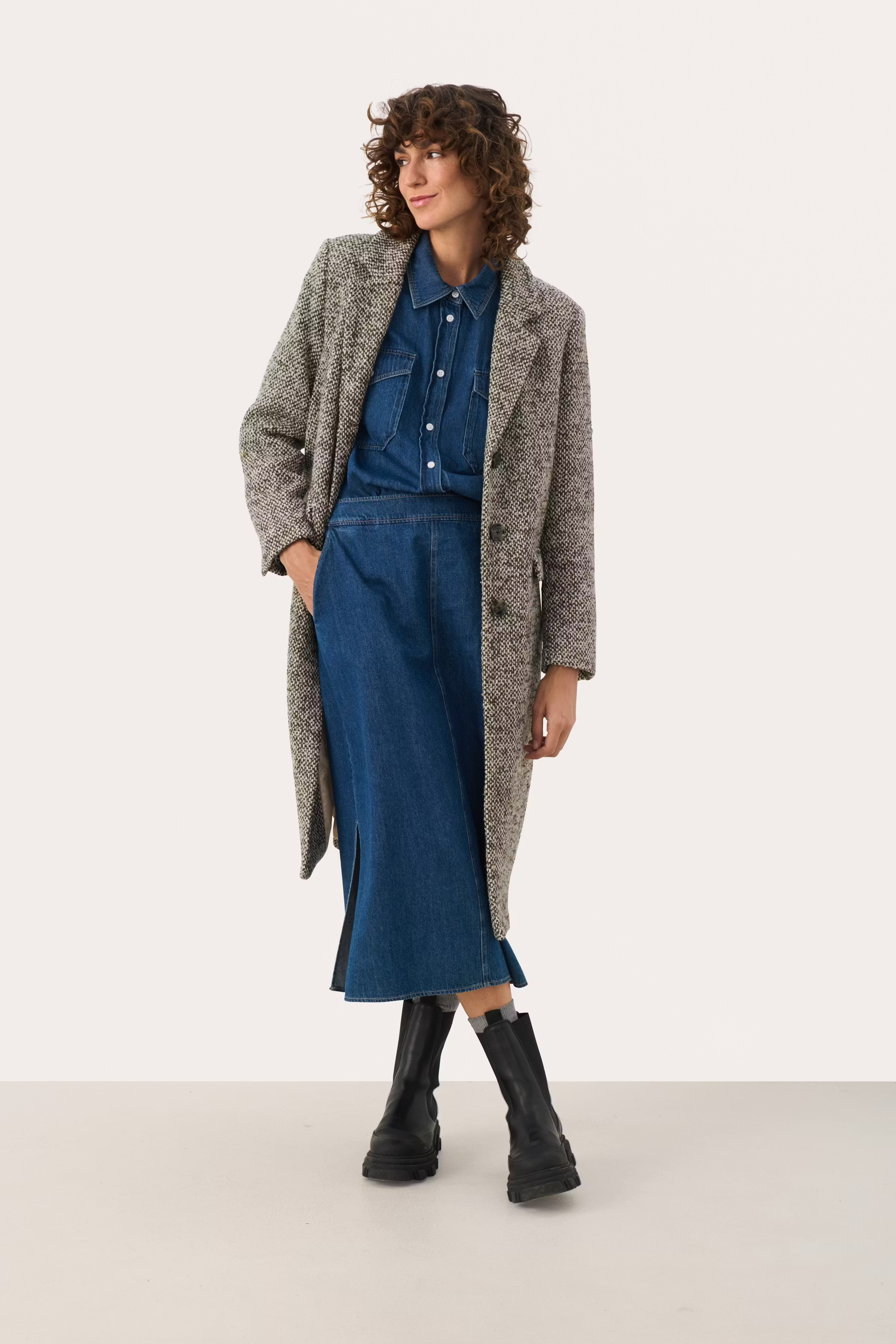 LillyannePW Mantel LOOKBOOK FRONT 30308836-303111