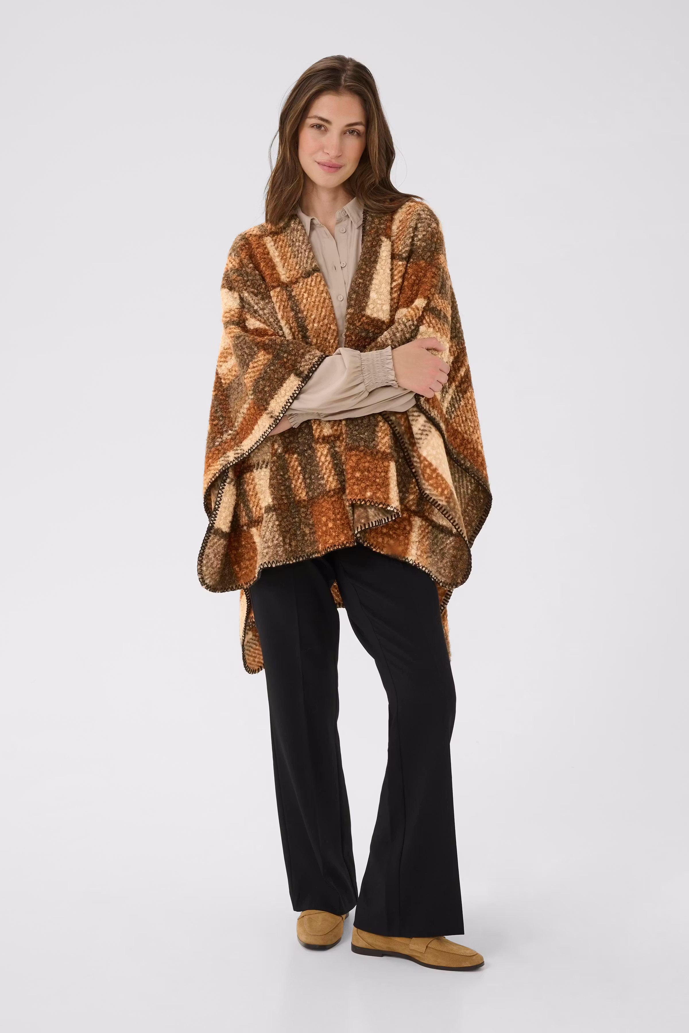 CRBlye Cape LOOKBOOK FRONT 10614289-108399