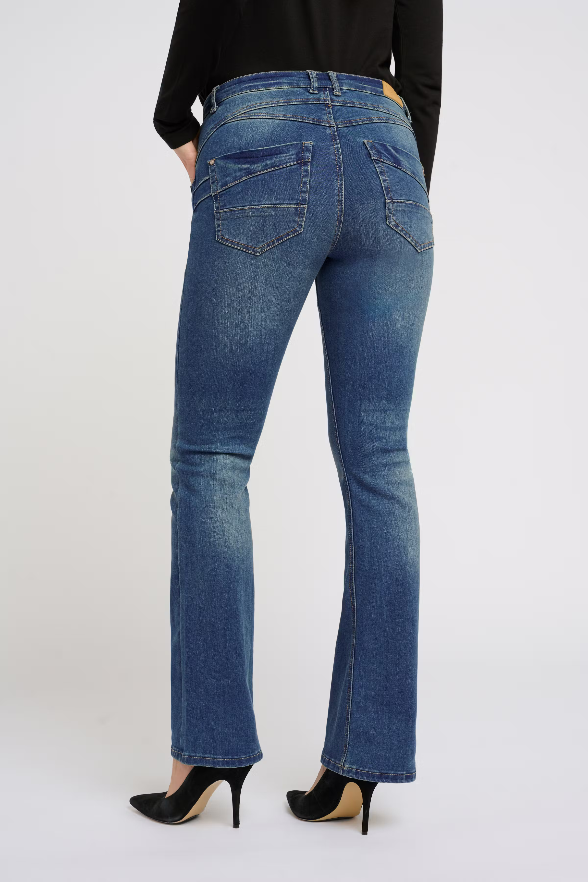CRAmalie Bootcut Jeans LOOKBOOK BACK 10650697-100118