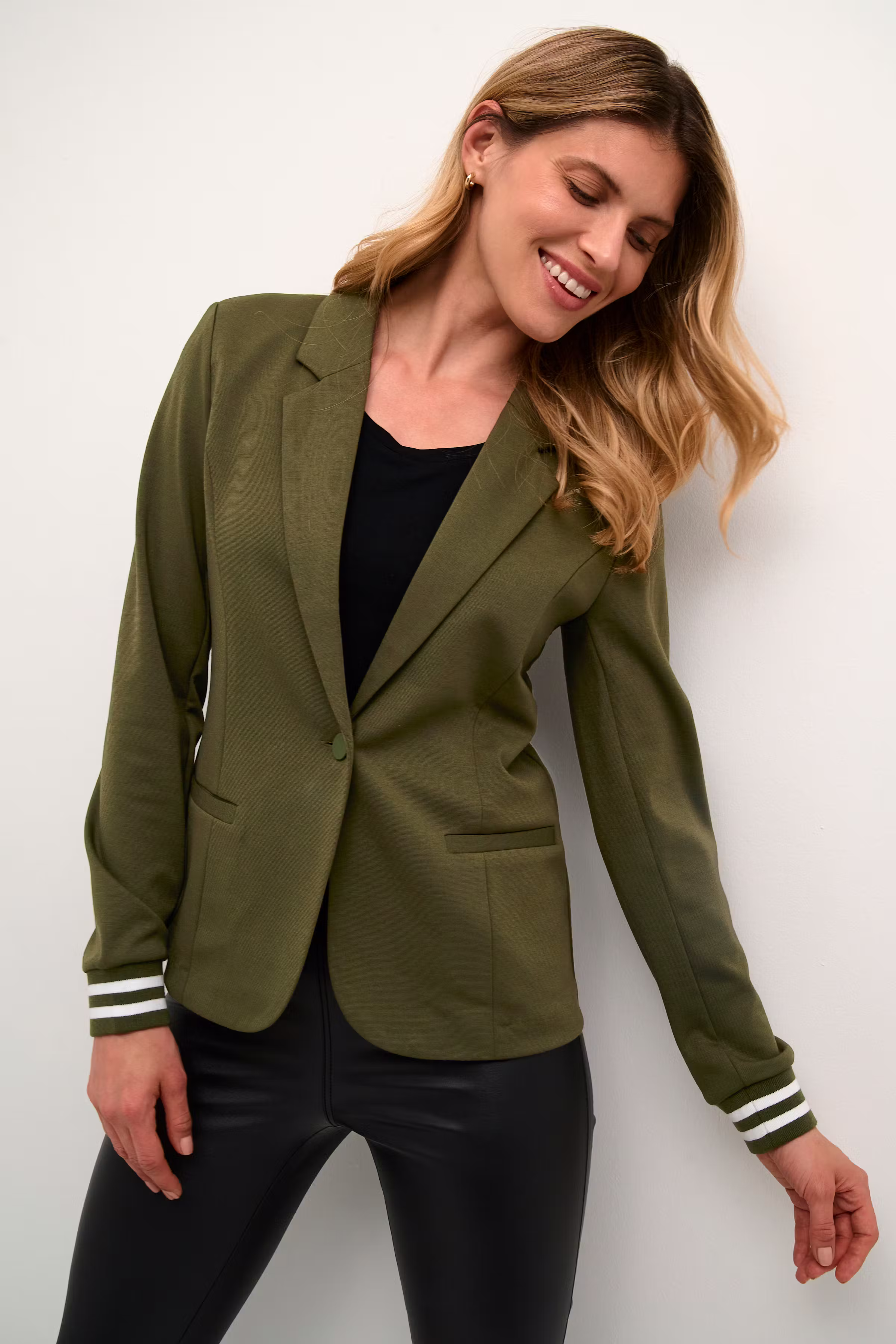 KAKinnie Blazer LOOKBOOK DETAIL 10550800-105071