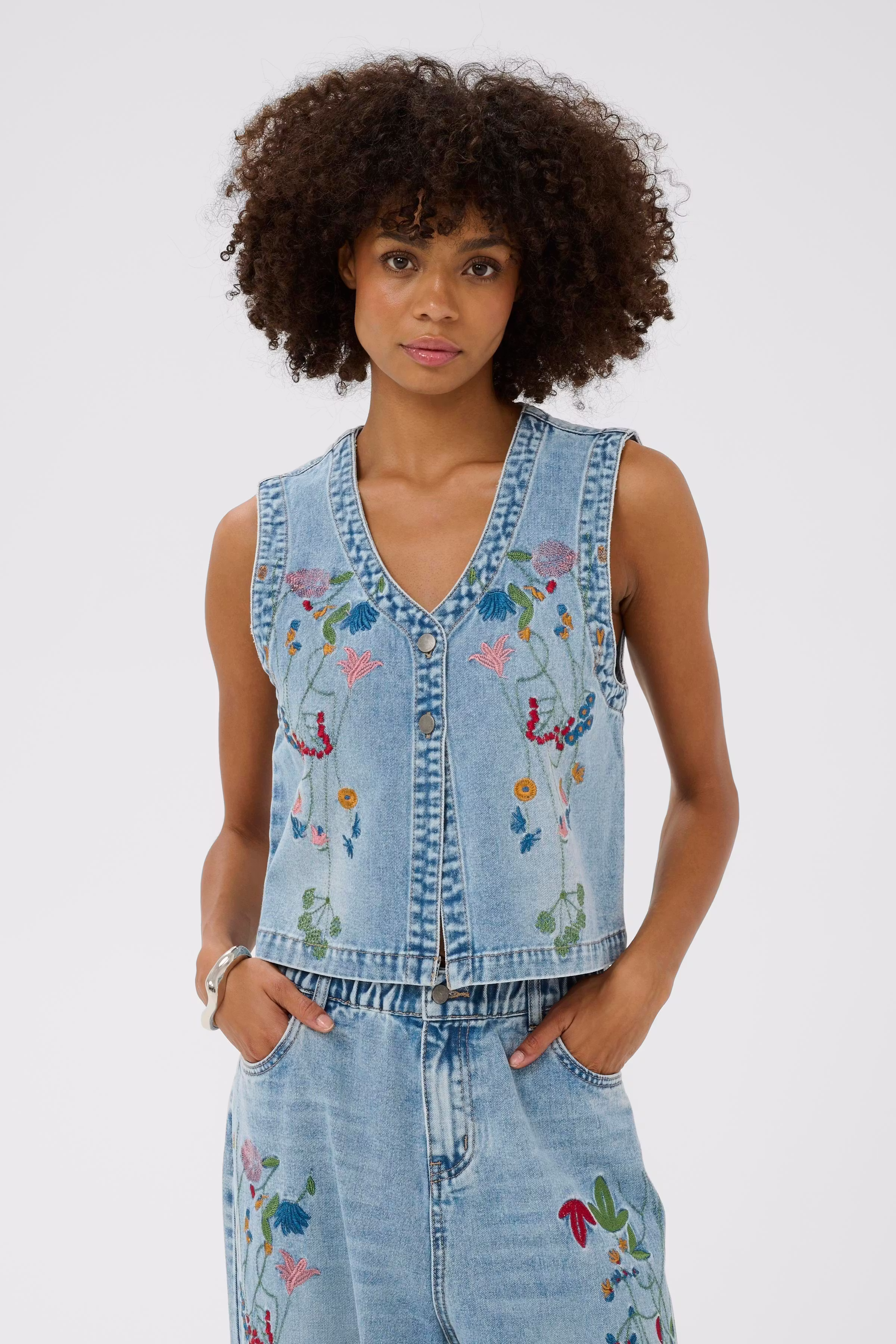 CUtiala Denimvest LOOKBOOK FRONT 50112923-500027