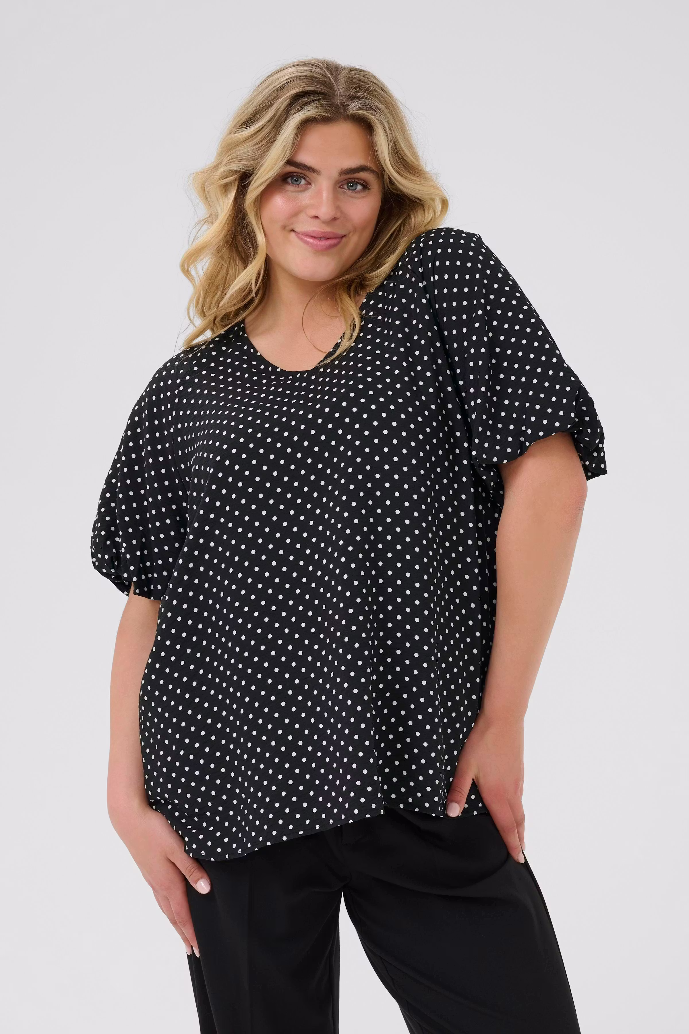 KCgina Blus LOOKBOOK FRONT 10583435-107967