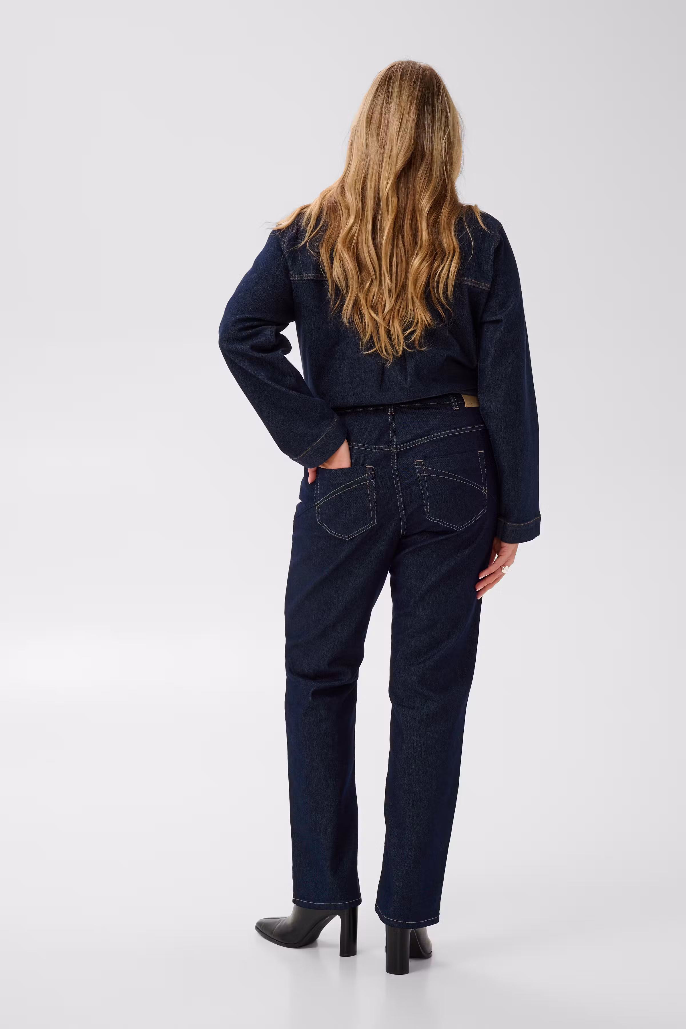 KCflora Straight Jeans LOOKBOOK BACK 10584394-109824