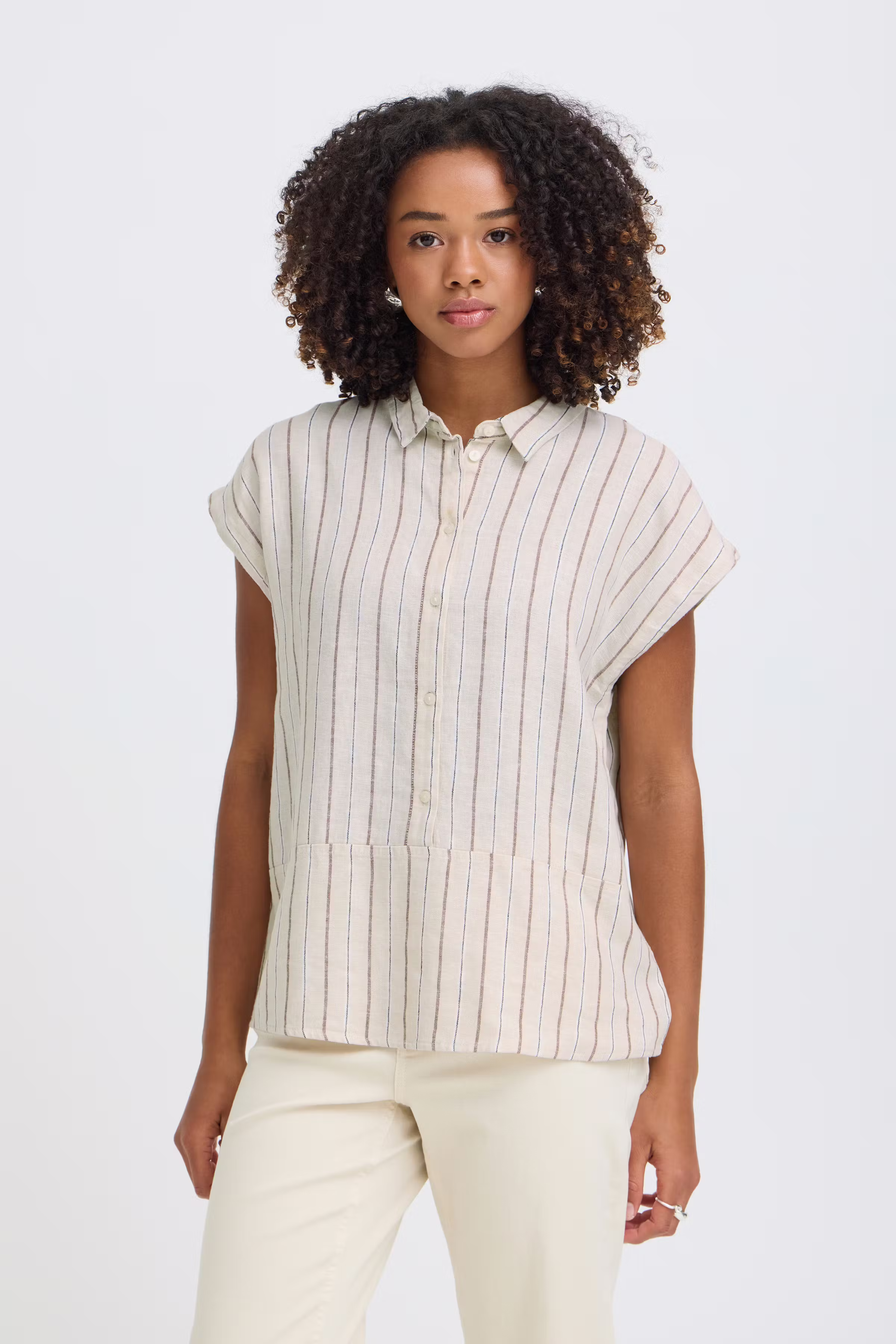 IHLINNO Kortermet bluse LOOKBOOK FRONT 20122922-900005560