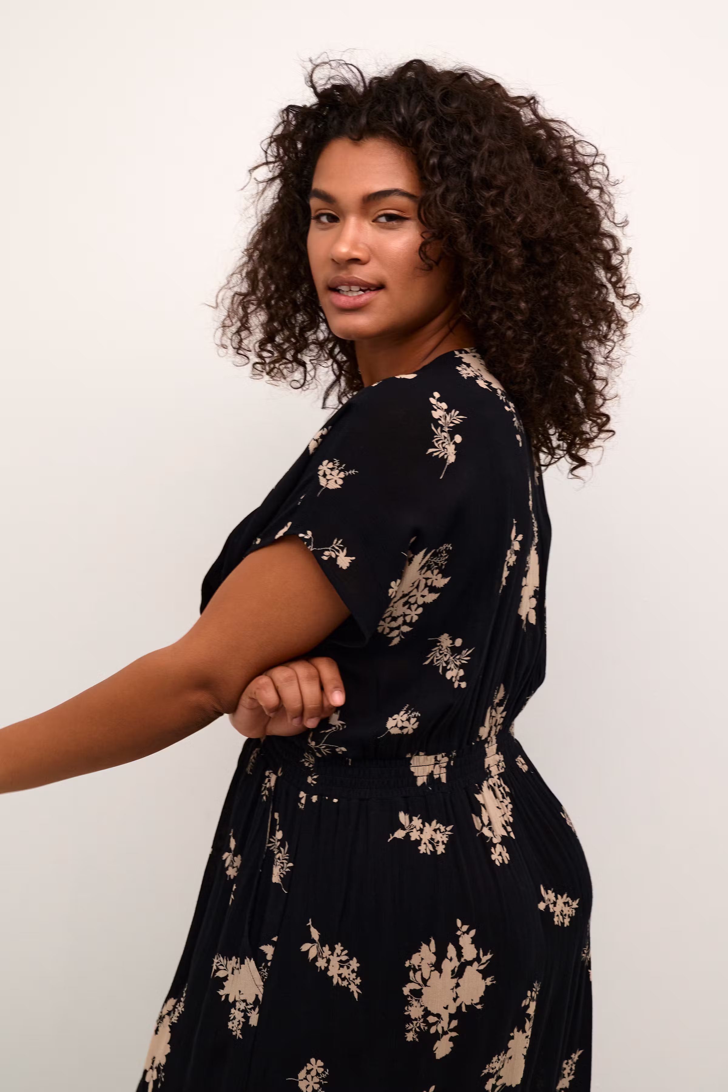 KCjenna Kleid LOOKBOOK DETAIL 10582528-106367