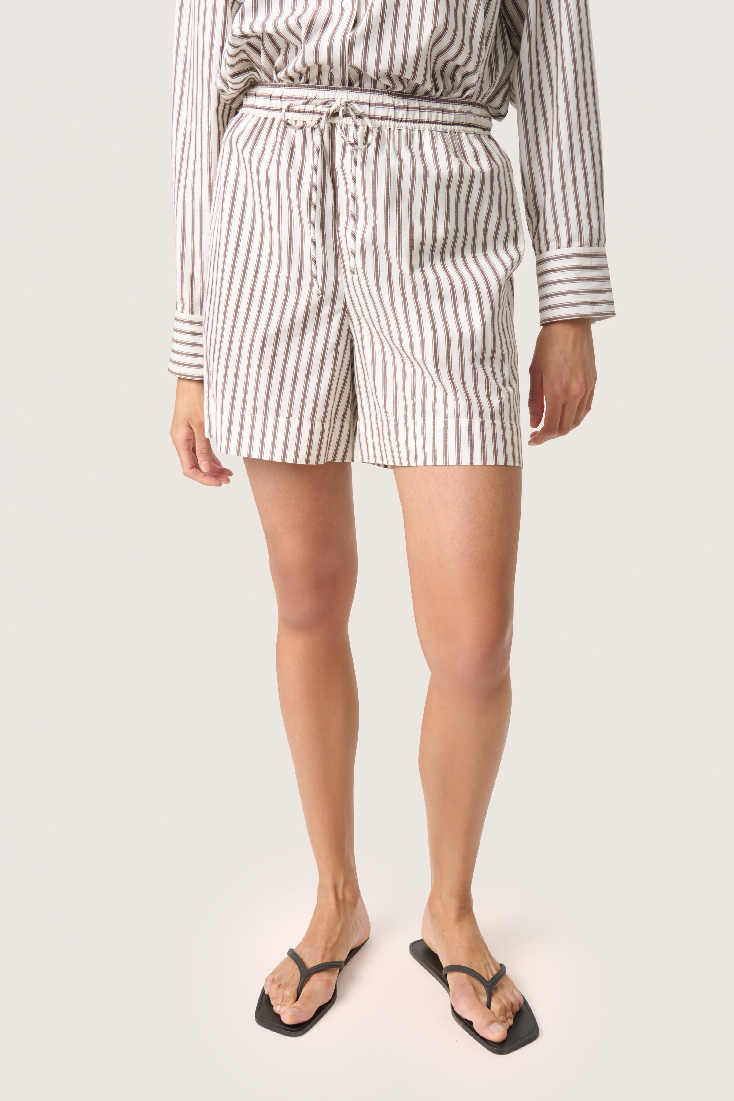 SLMunevo Shorts LOOKBOOK FRONT 30408622-304136