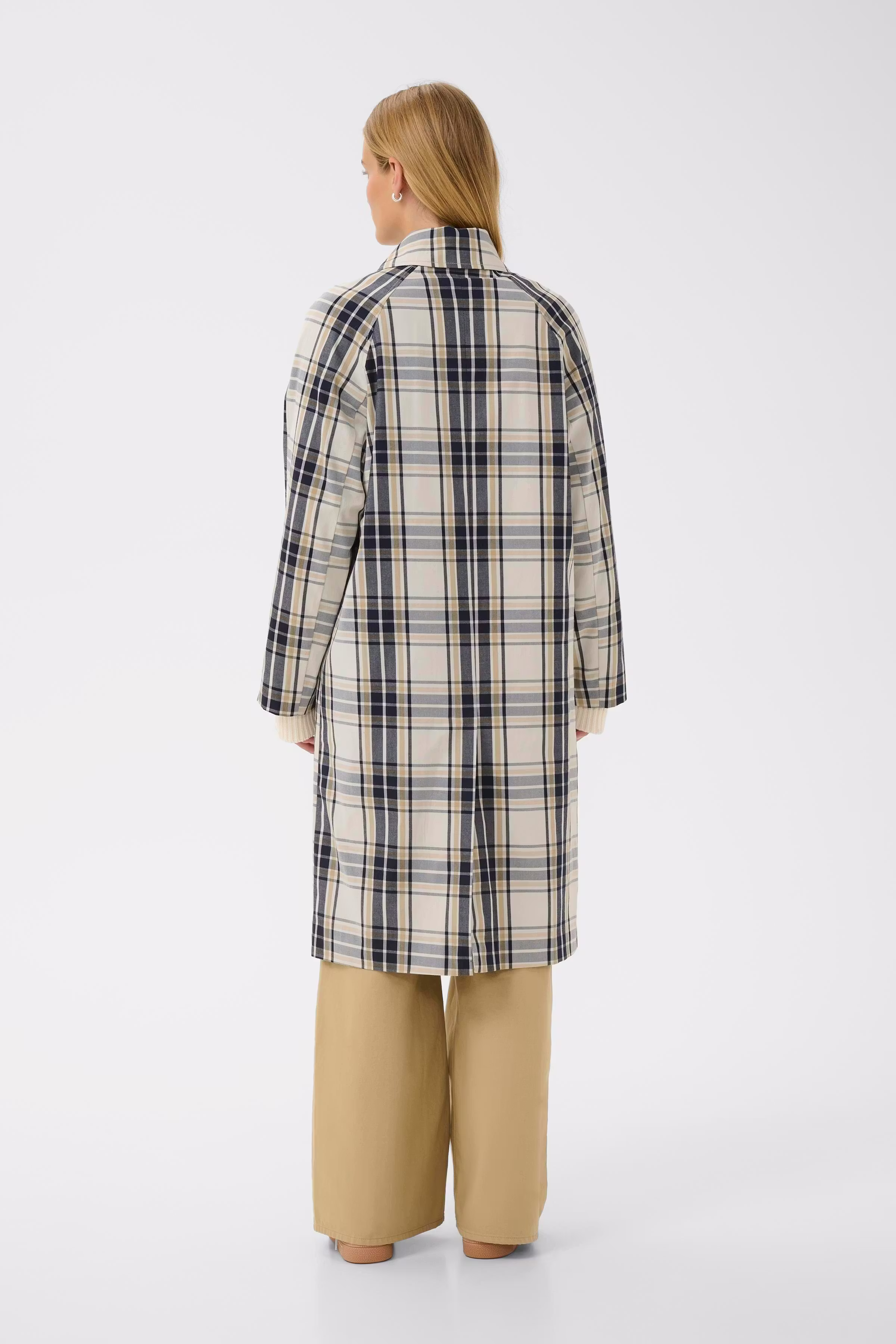 YashaPW Mantel LOOKBOOK BACK 30310260-304555