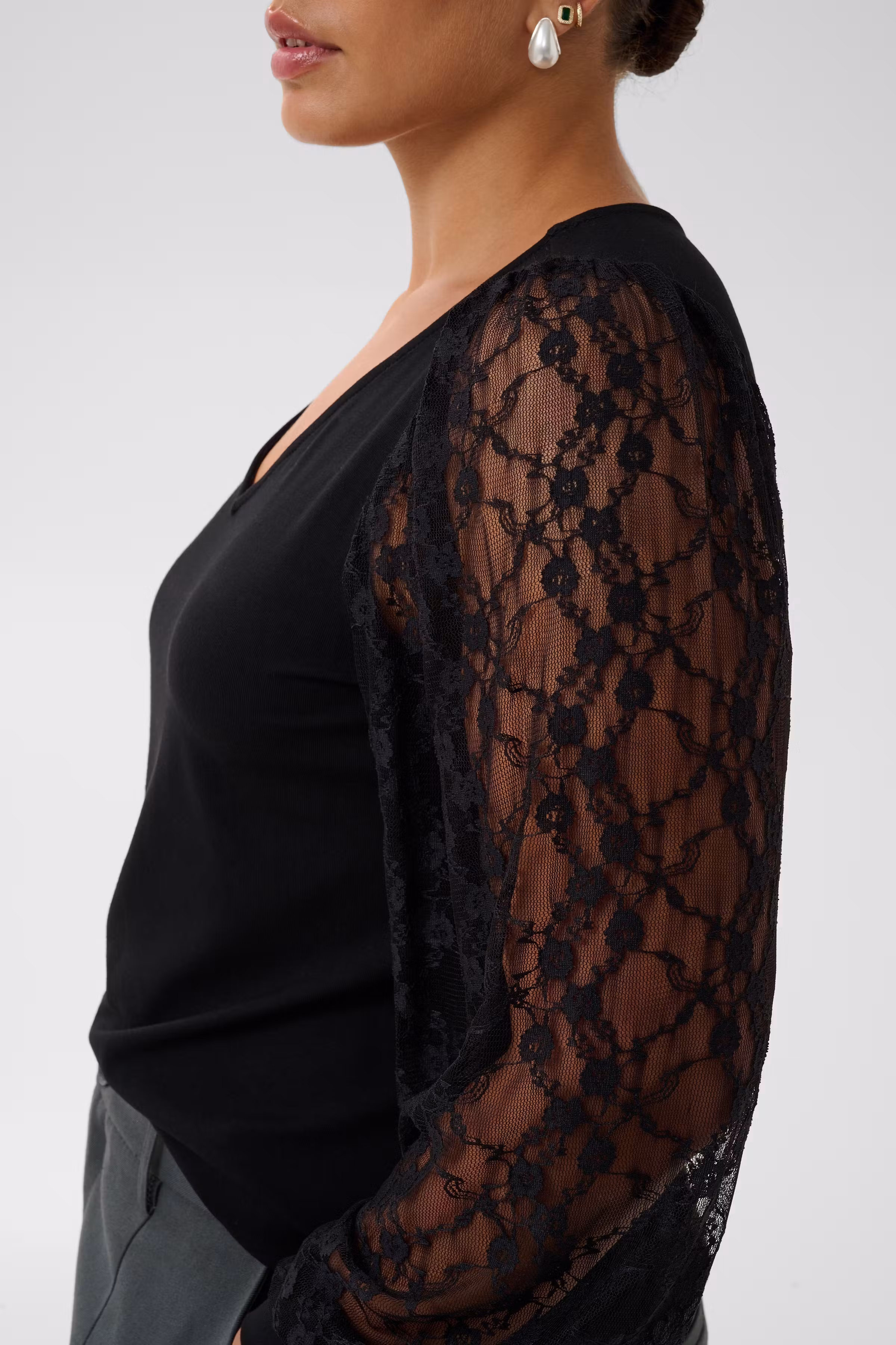 KCleona Blouse LOOKBOOK DETAIL 10584591-100121